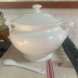 Petite soupière en porcelaine ancienne