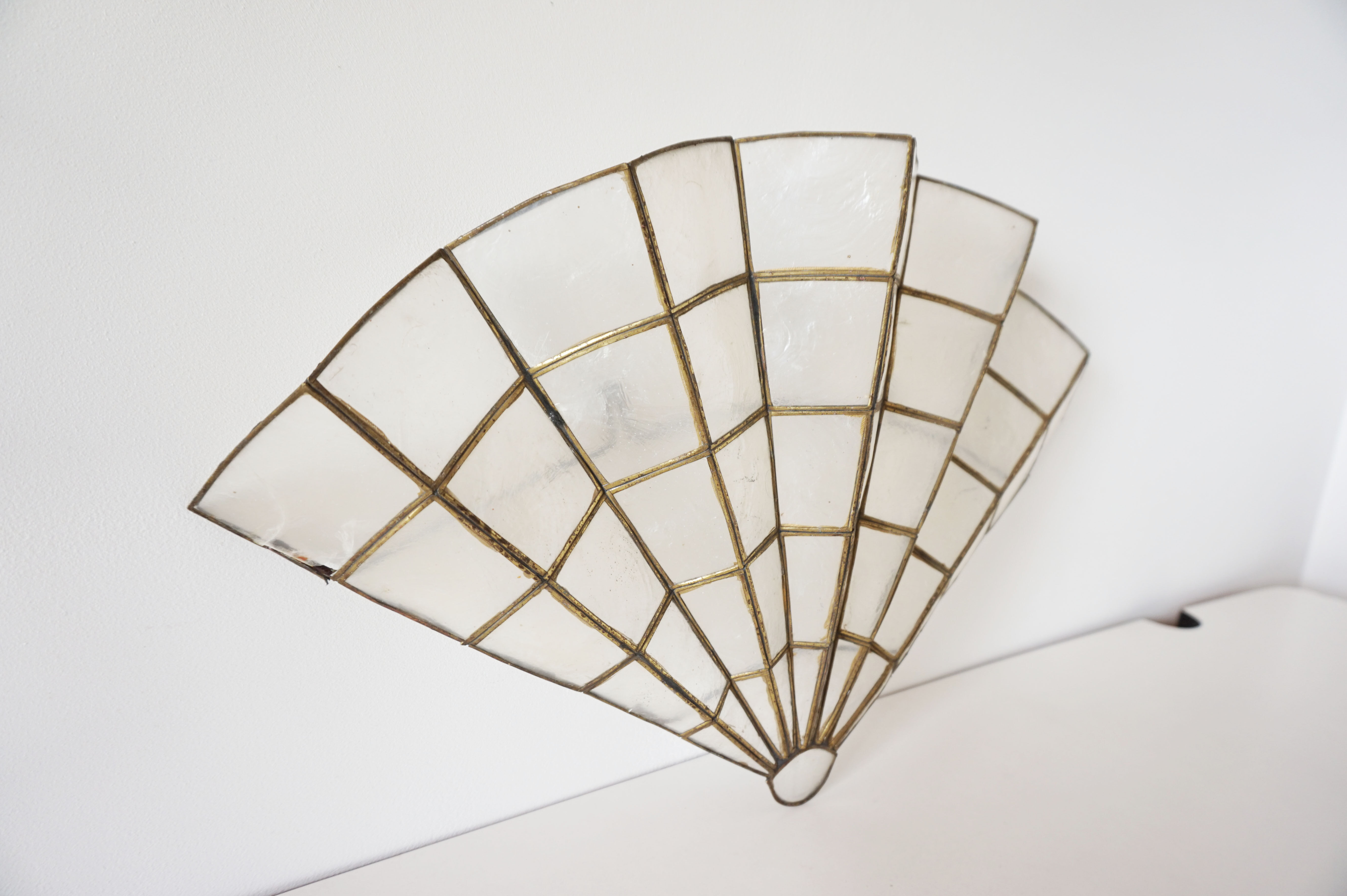 Mother-of-pearl fan sconce