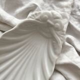 Small shell dish in old porcelain