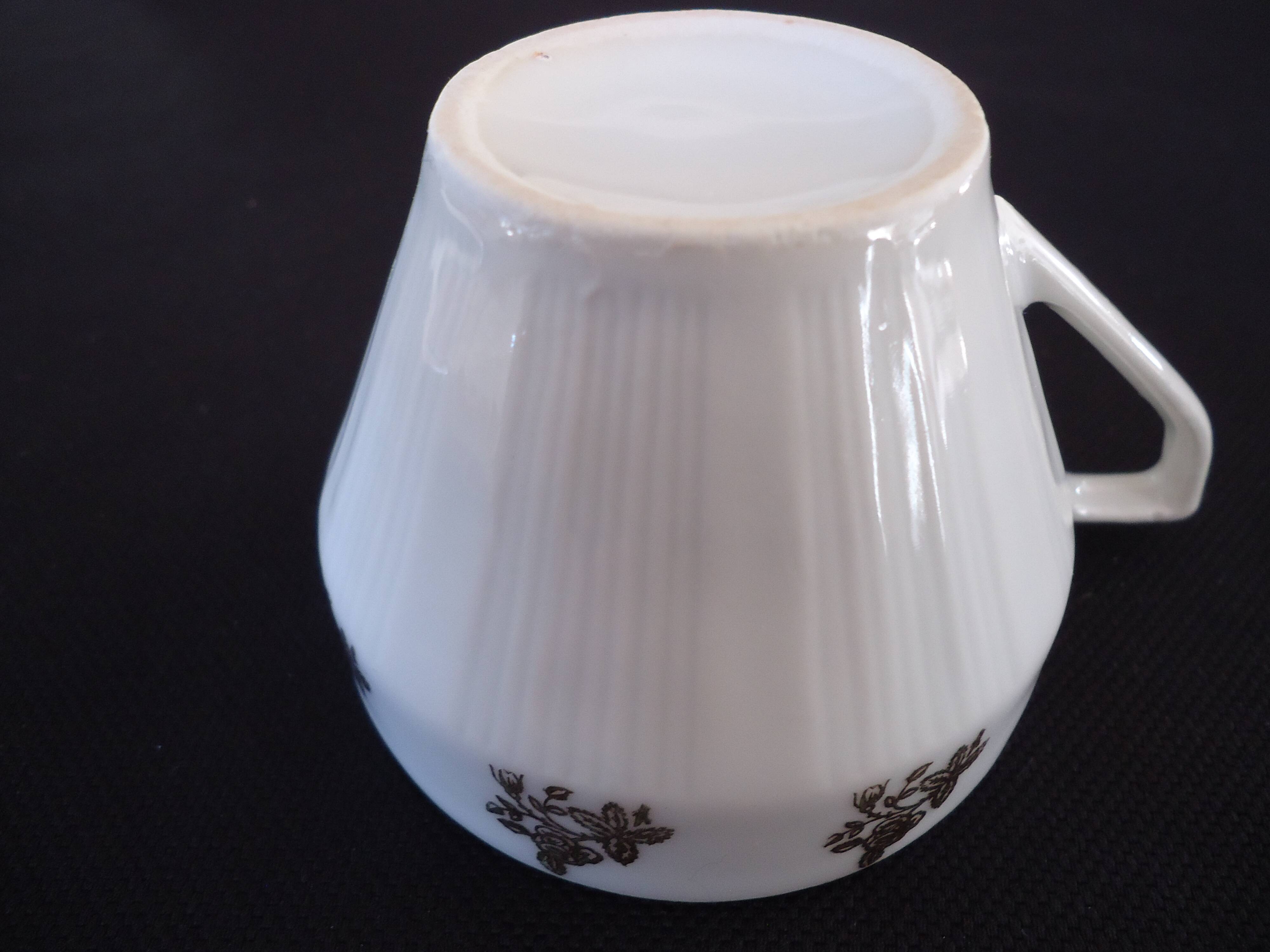 6 tasses à café et sous-tasses en porcelaine fine Art Déco