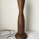 Pied de lampe en bois sculpté