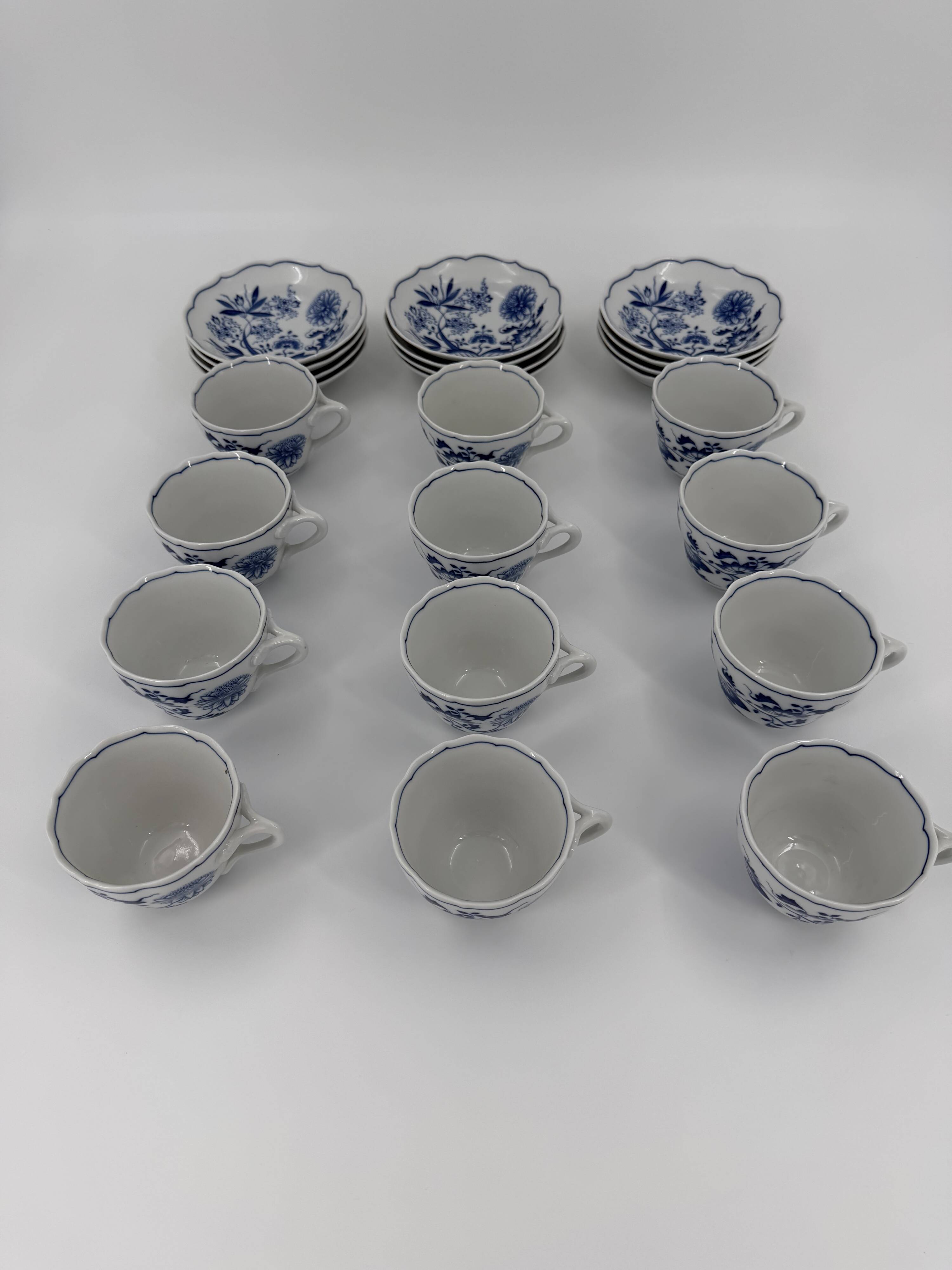 Hutschenreuther Service - Blue Onion -  Set for 12 (94 pieces)