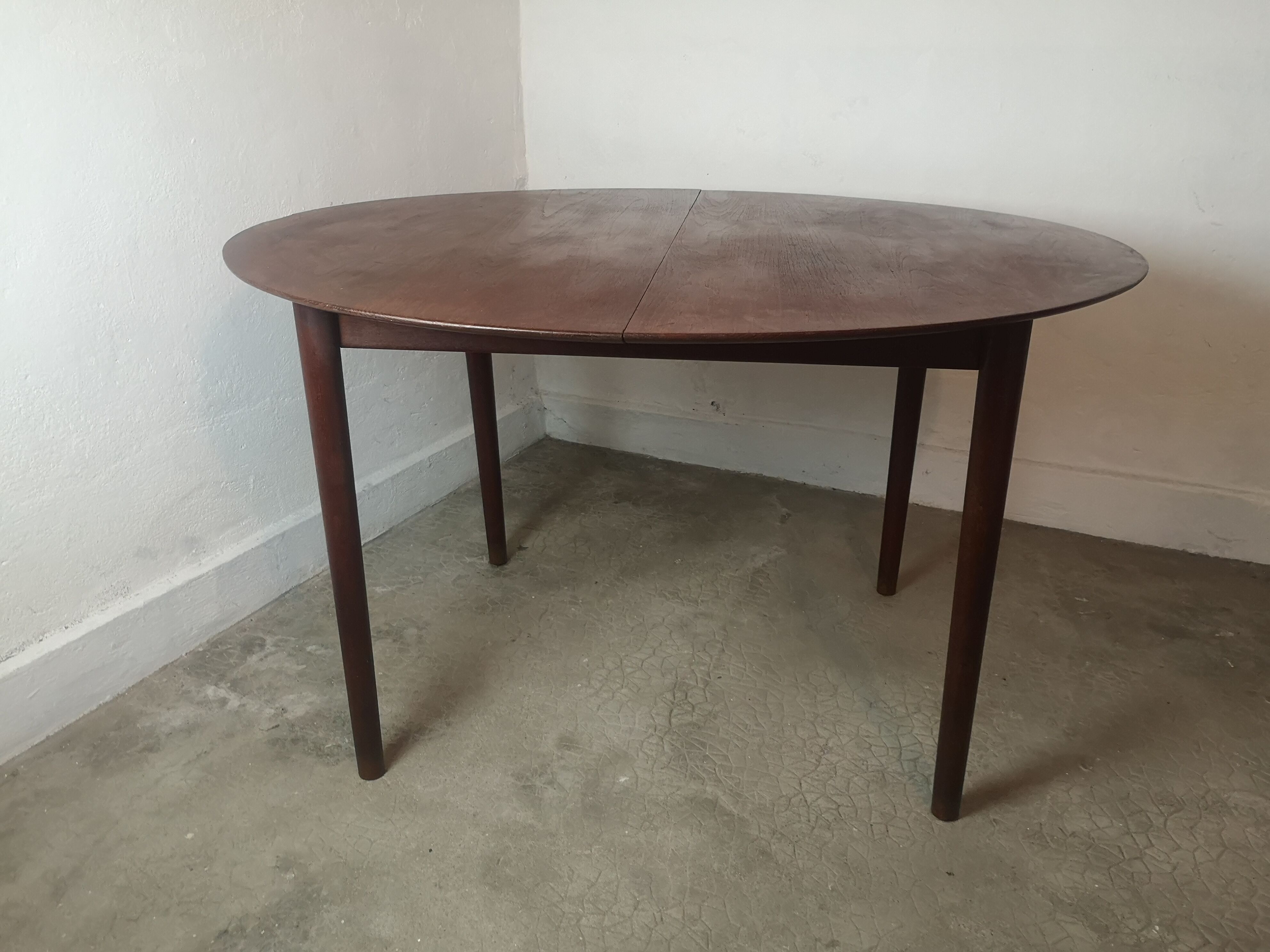 Scandinavian extendable round dining table in teak