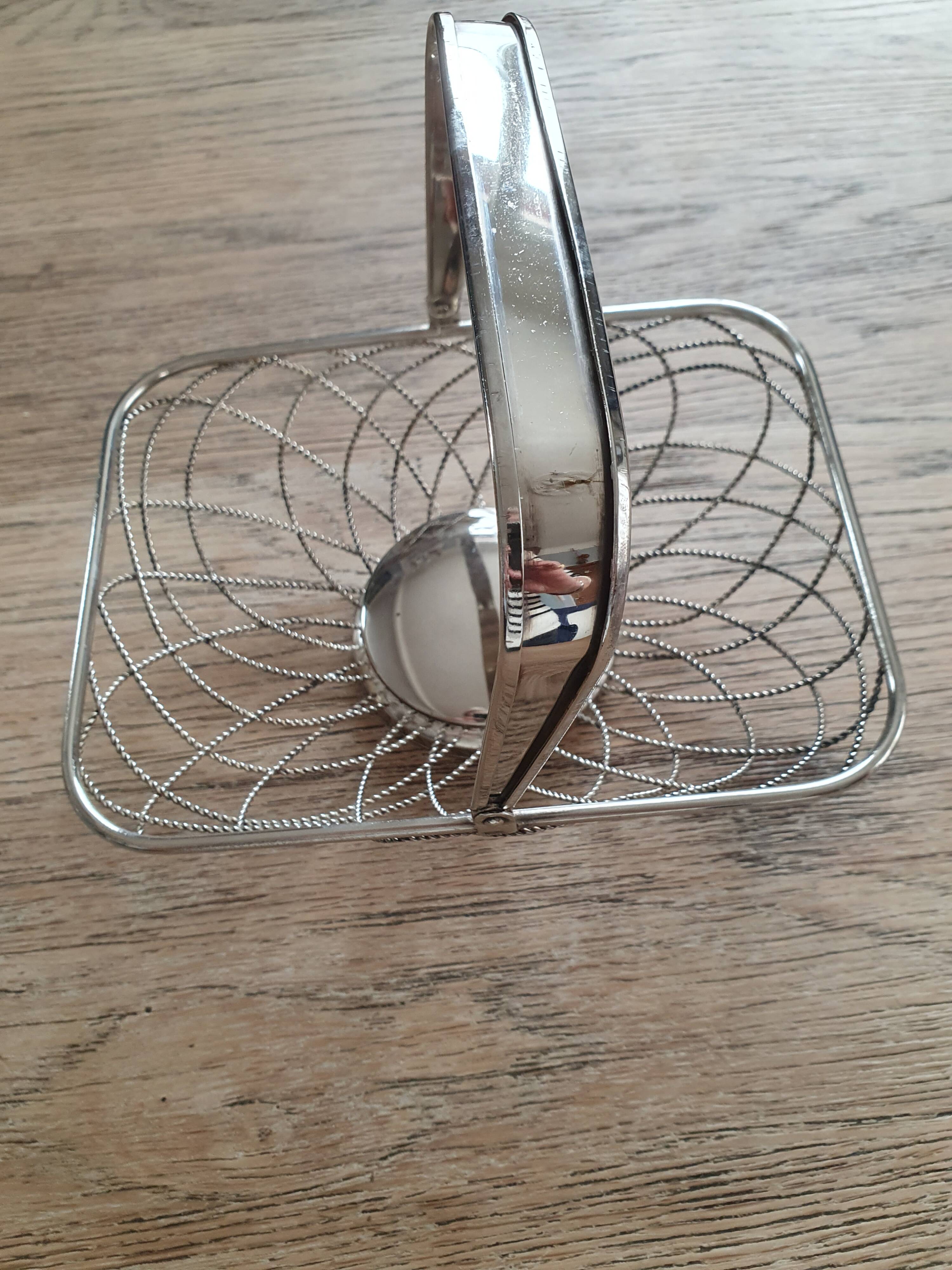 Basket / Basket in chrome-plated braided metal.