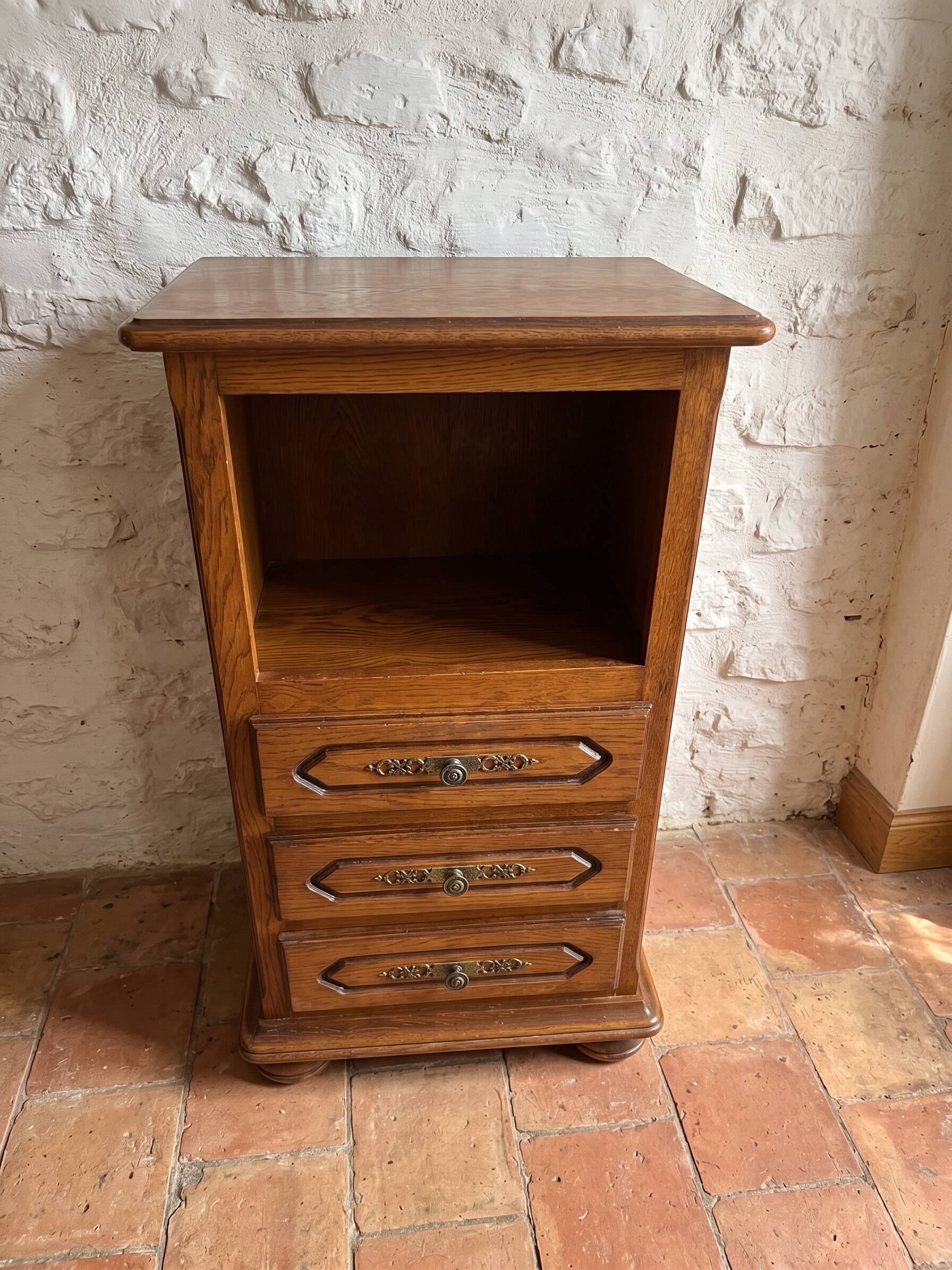 Chevet / table de chevet en chêne – style rustique