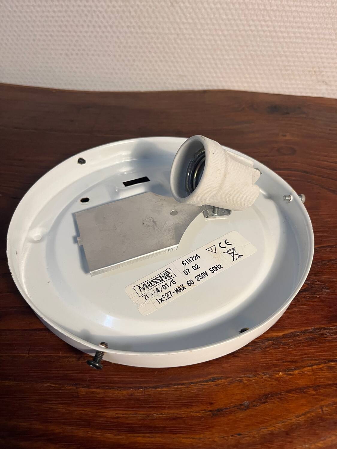 Ceiling light in bubbled chiseled glass with porcelain socket