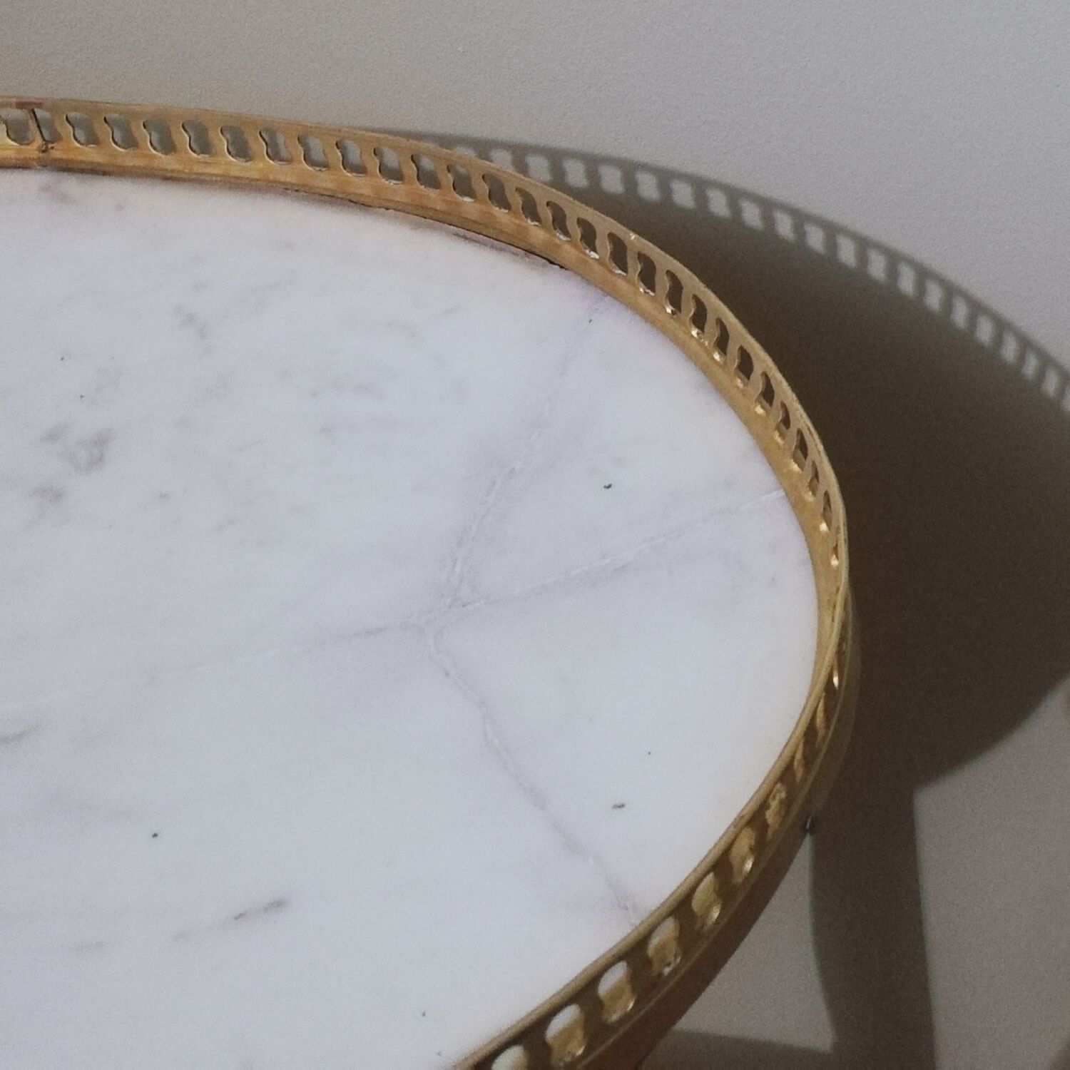 Saddle pedestal table with marble top in Louis XV style