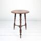 Table d’appoint vintage ronde à trois pieds en bois tourné massif style ant