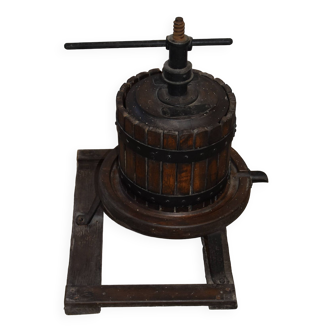 Ancien petit pressoir raynaud