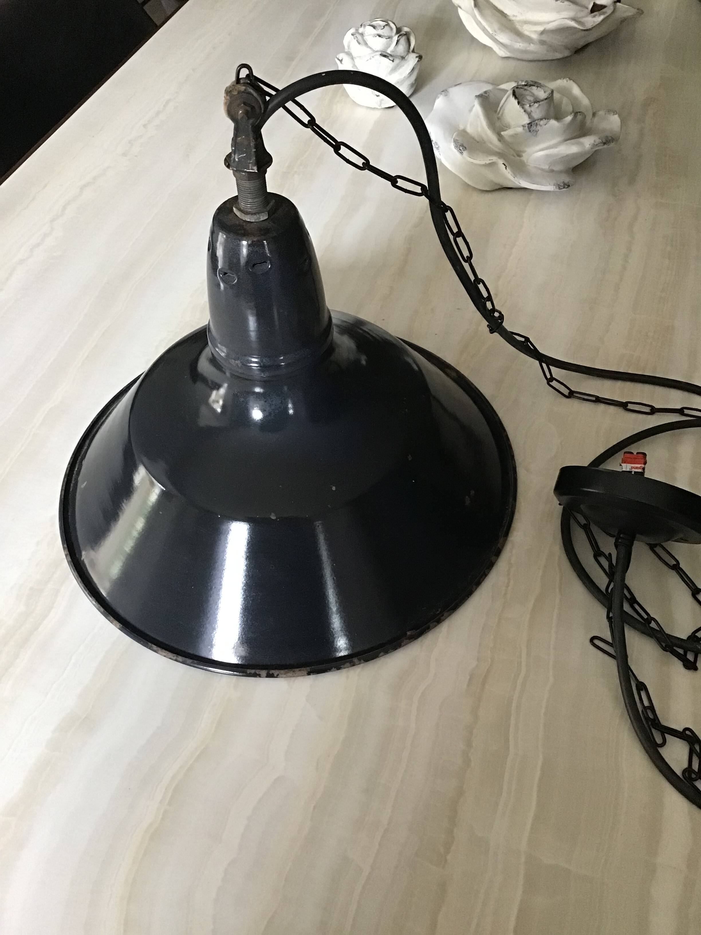 Industrial enamelled sheet metal suspension