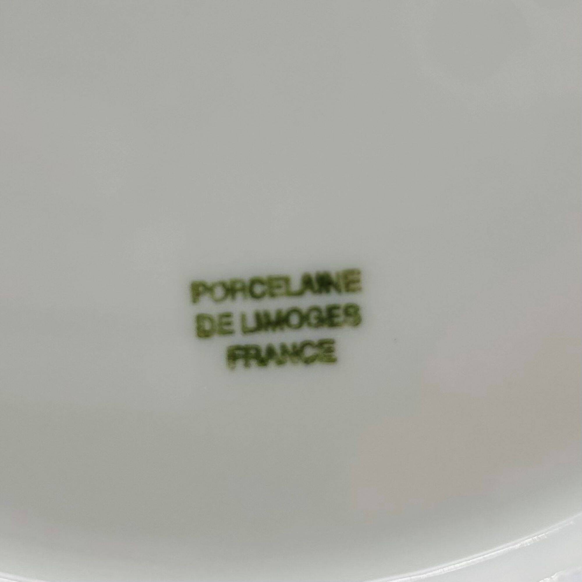 6 flat plates made of Limoges porcelain.