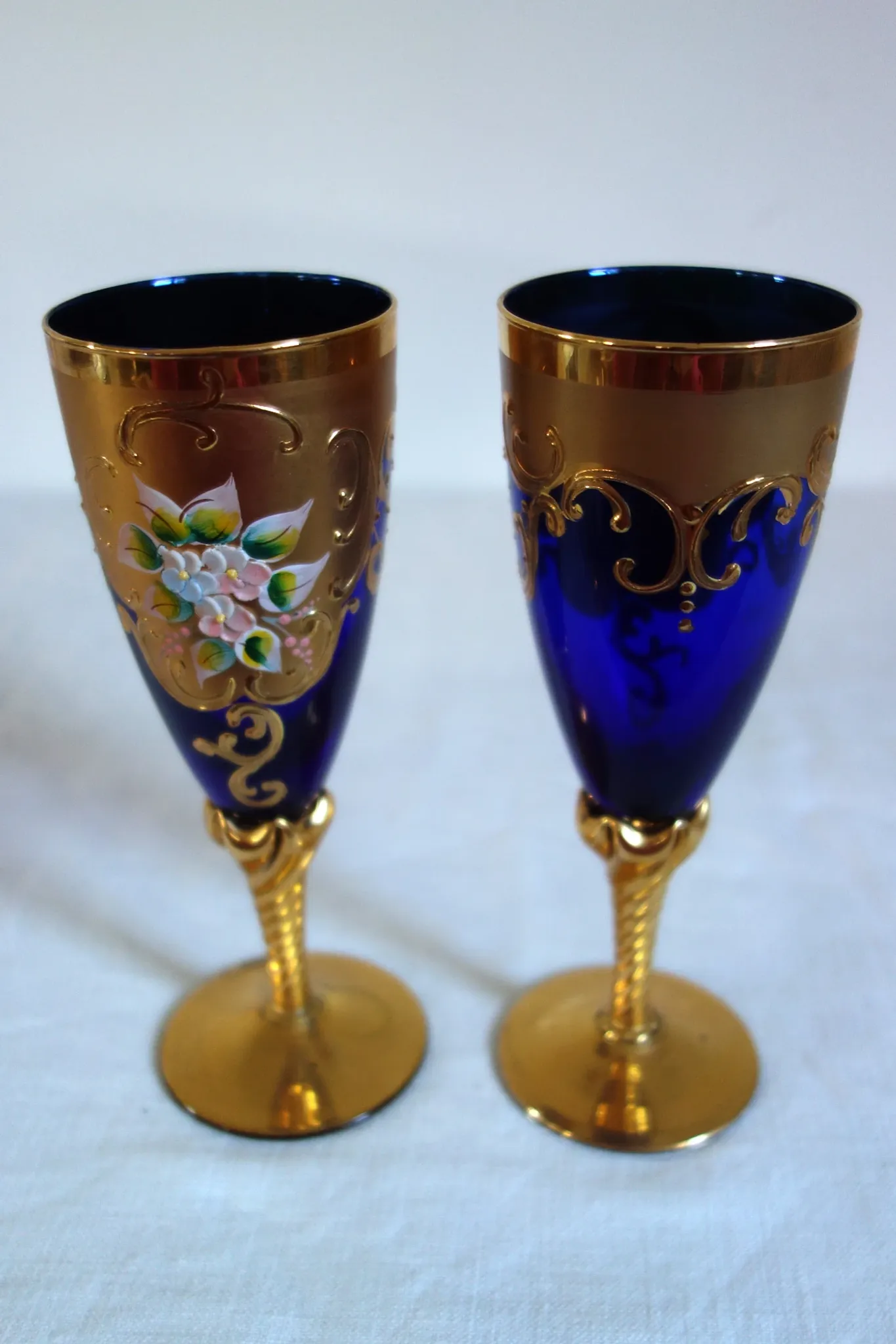 12 cobalt blue and gold Murano glass flutes, mid-20th century.