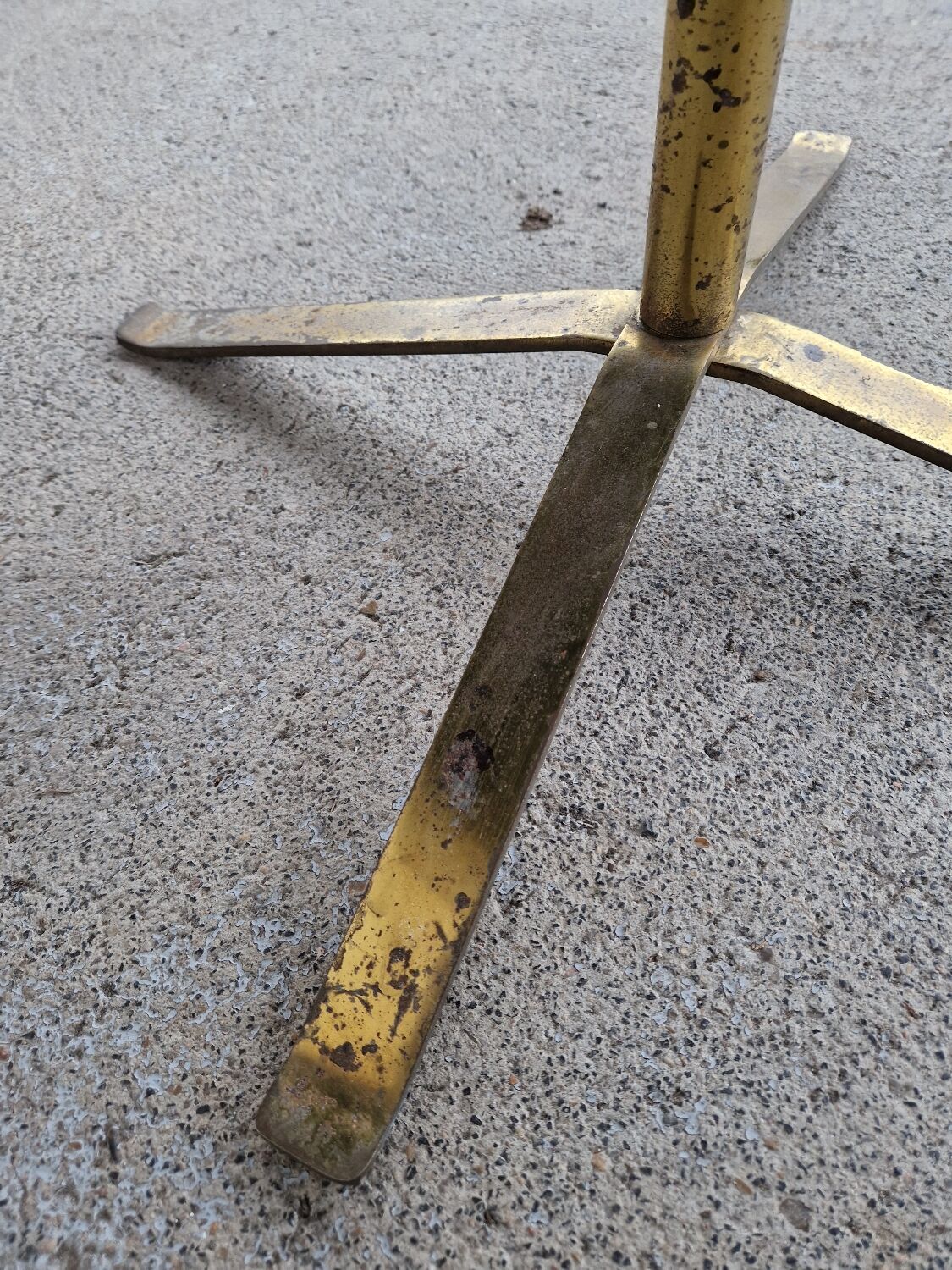 Giraudon coffee table in epoxy resin