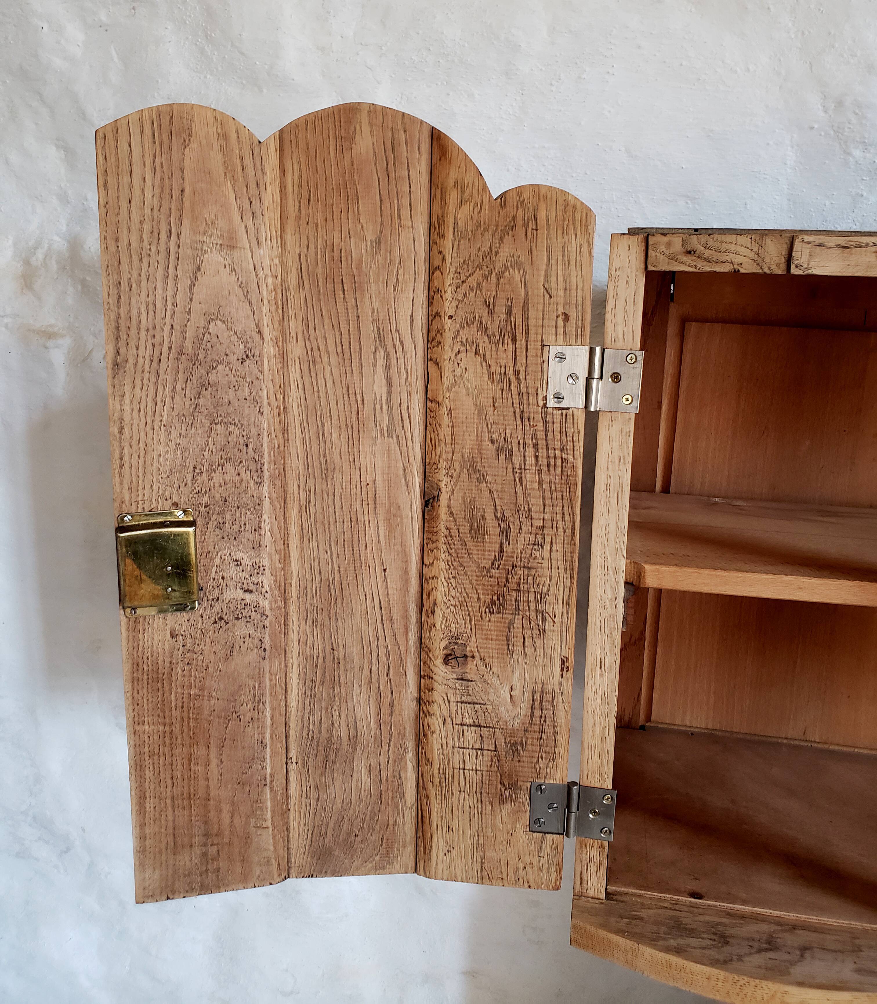 Art-deco wall showcase in raw oak