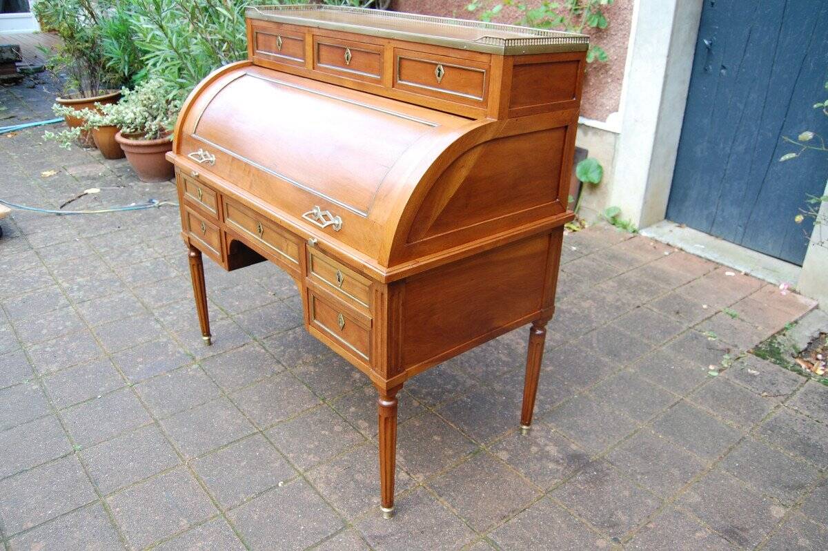 18th century Louis XVI period cylinder desk
