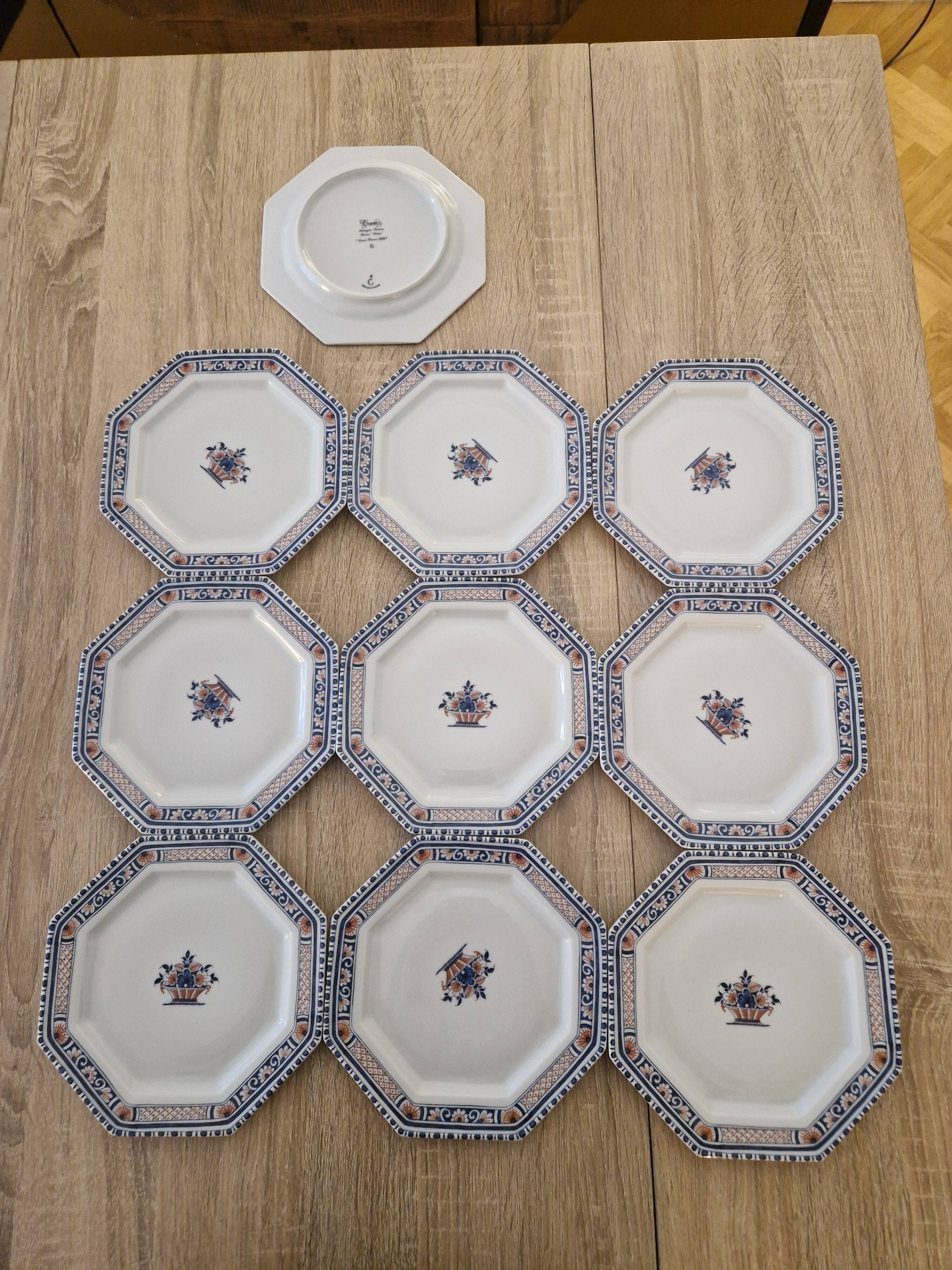 Set of Limoges porcelain dessert dishes.