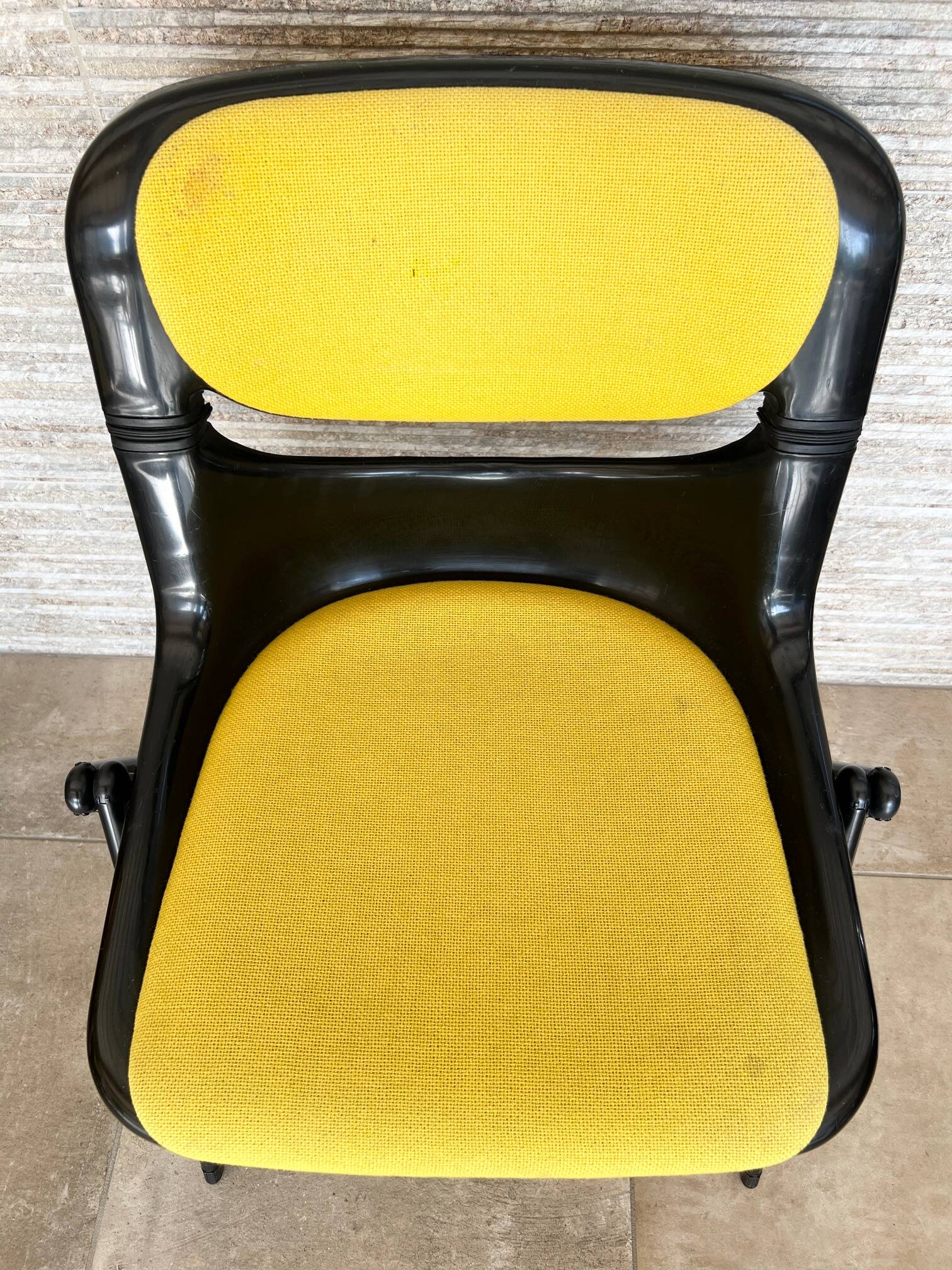 6 back chairs Emilio Ambasz & Giancarlo Peretti, yellow armchair