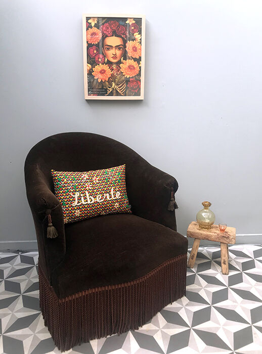 Chocolate toad armchair