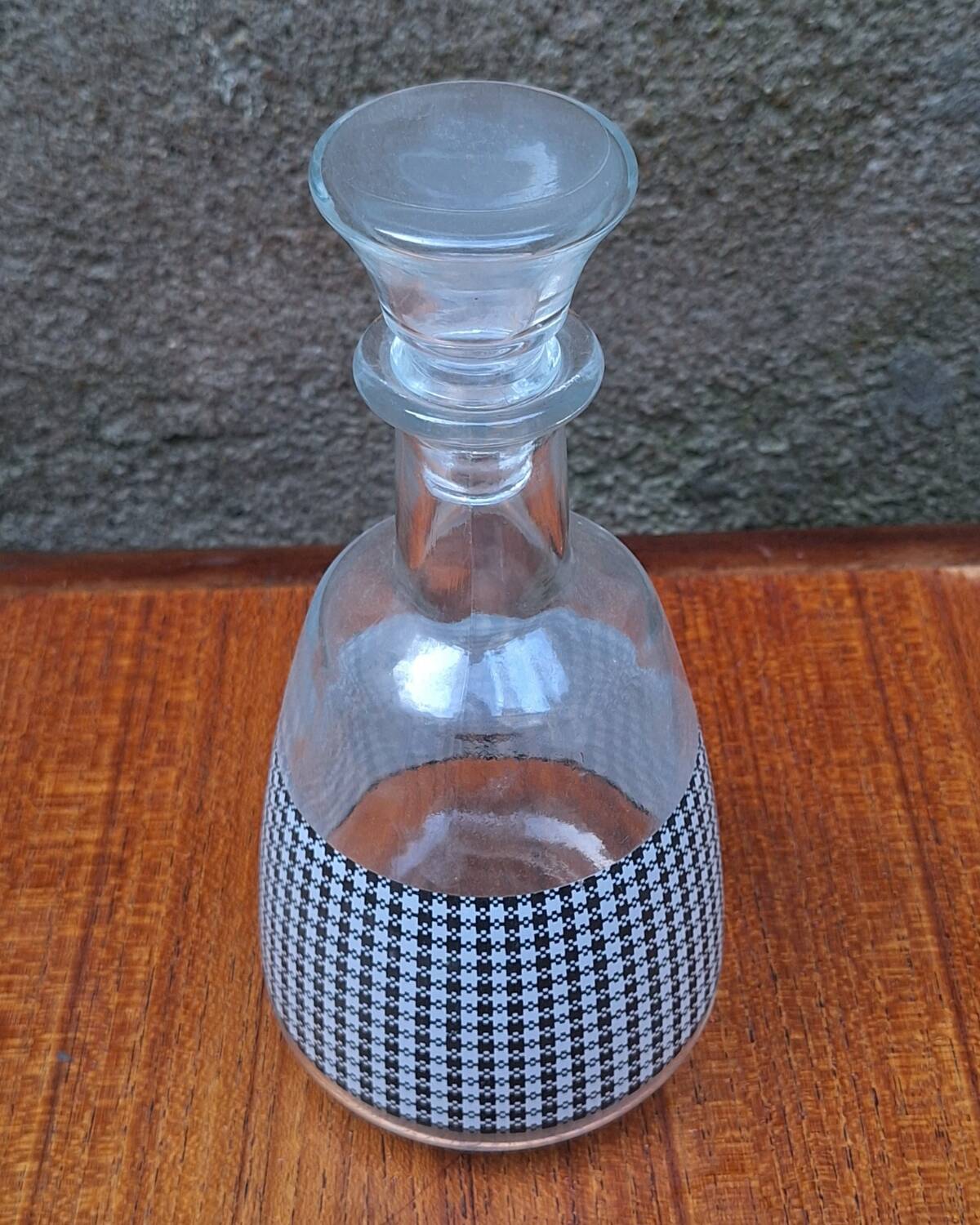 Glass carafe with Vichy decoration