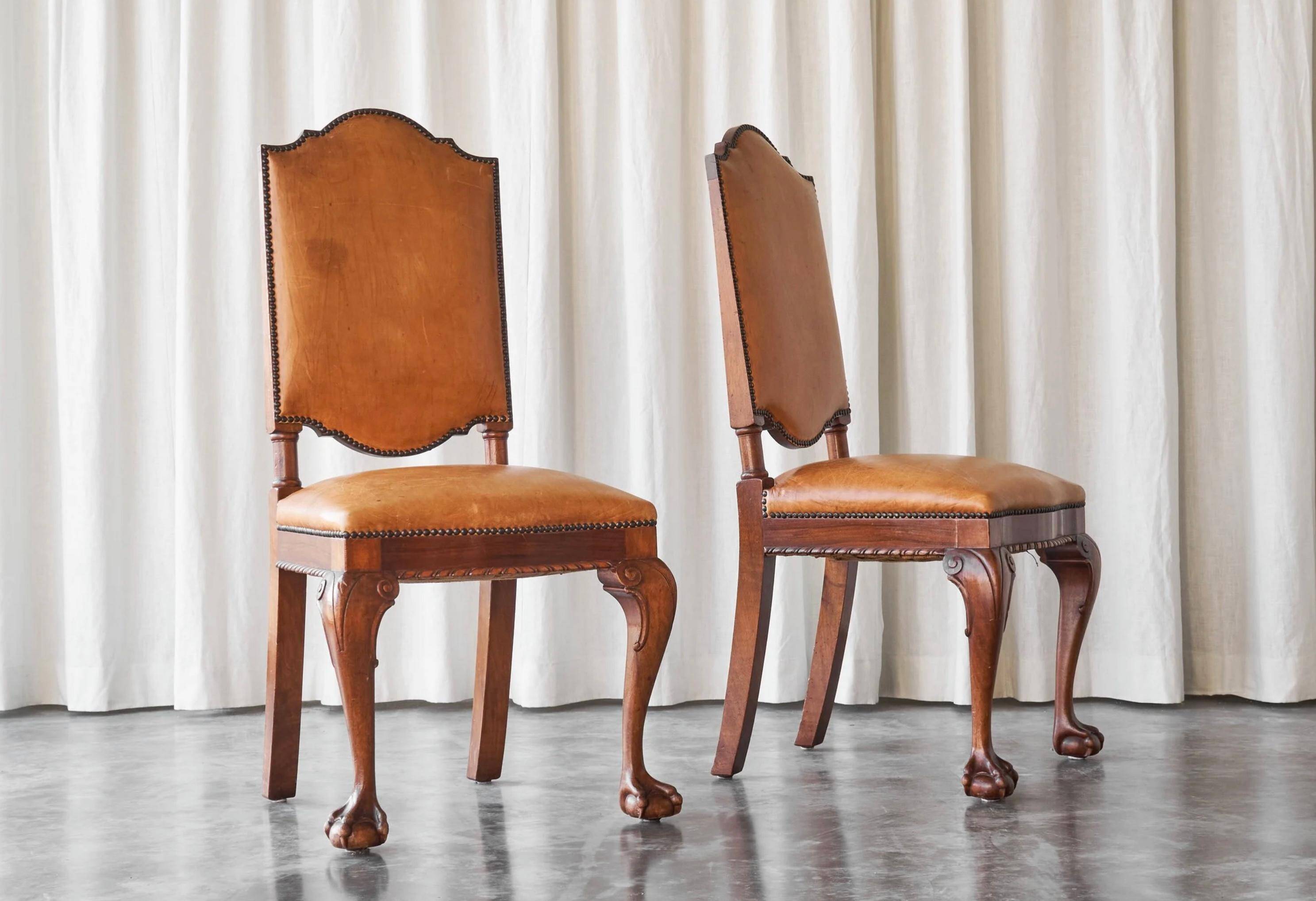 Paires rares de chaises 't Woonhuys Amsterdam cuir patiné, années 1920