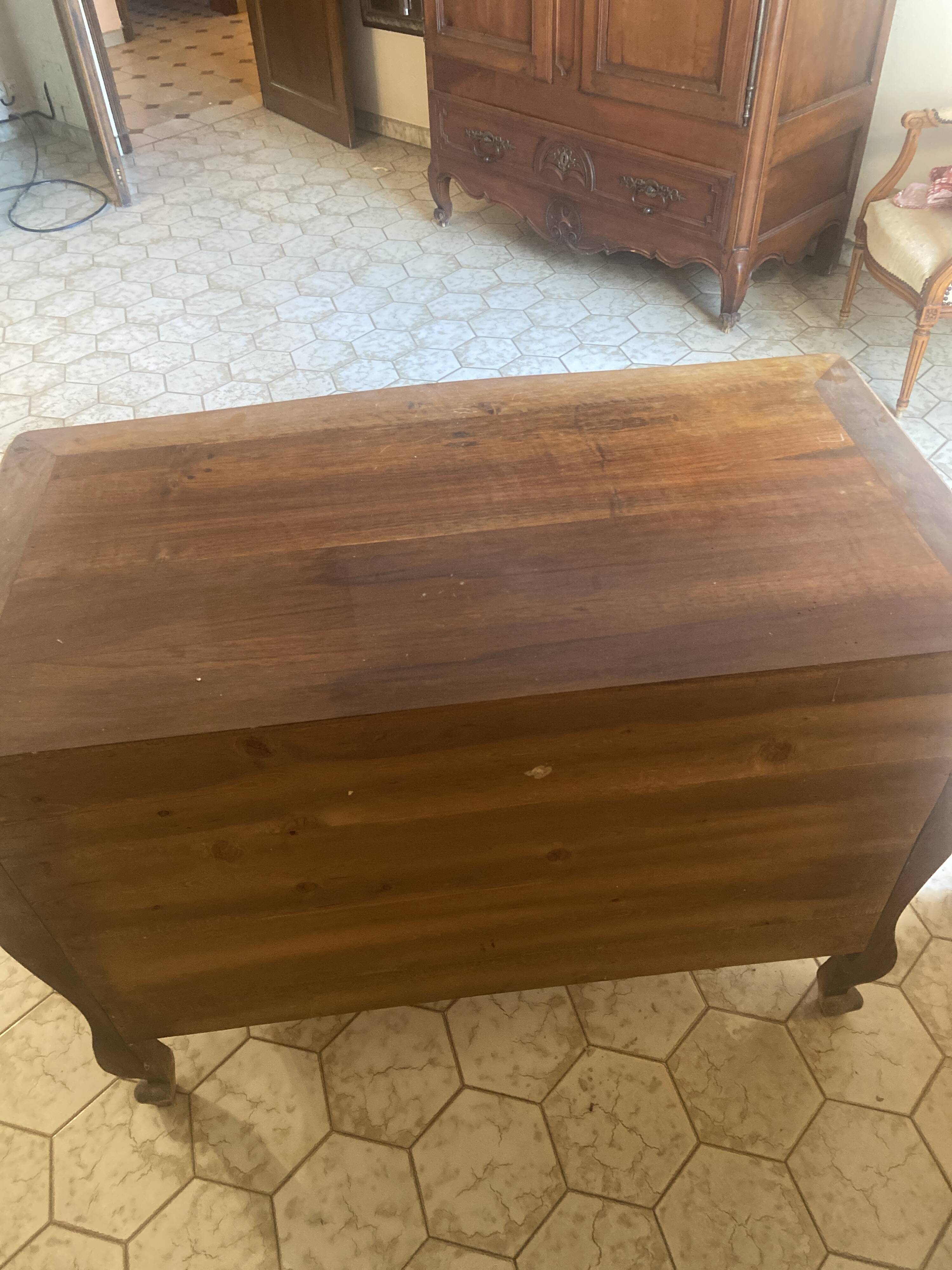 Curved commode with three drawers in light wood, Louis XV style.