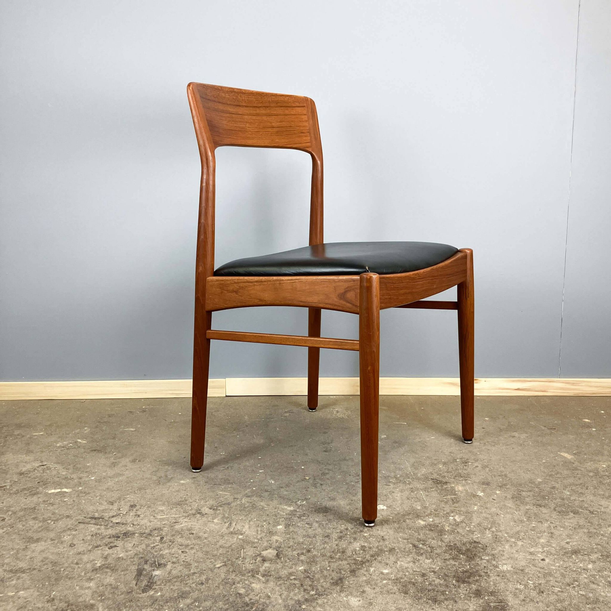 Set of 6 dining chairs by Henning Kjaernulf for Korup Stolefabrik, teak and leather, 1960s.