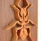 Plaque décorative en bois avec motif d'insecte