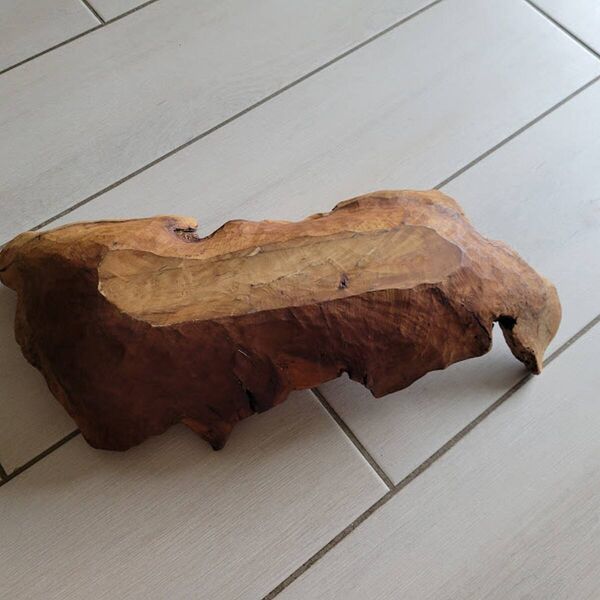 Ancienne corbeille en bois sculpté