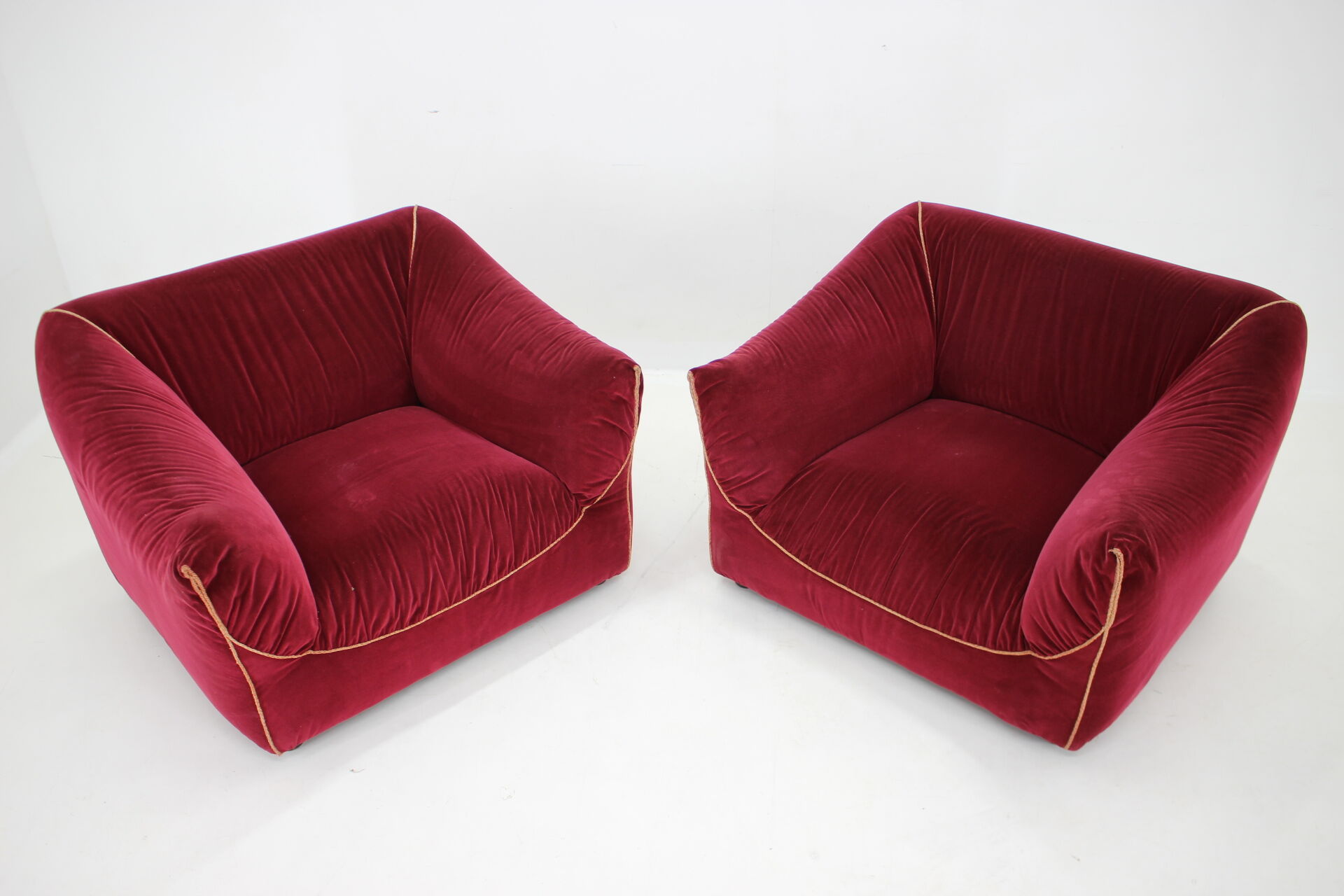 Paire de fauteuils italiens en velours années 1970