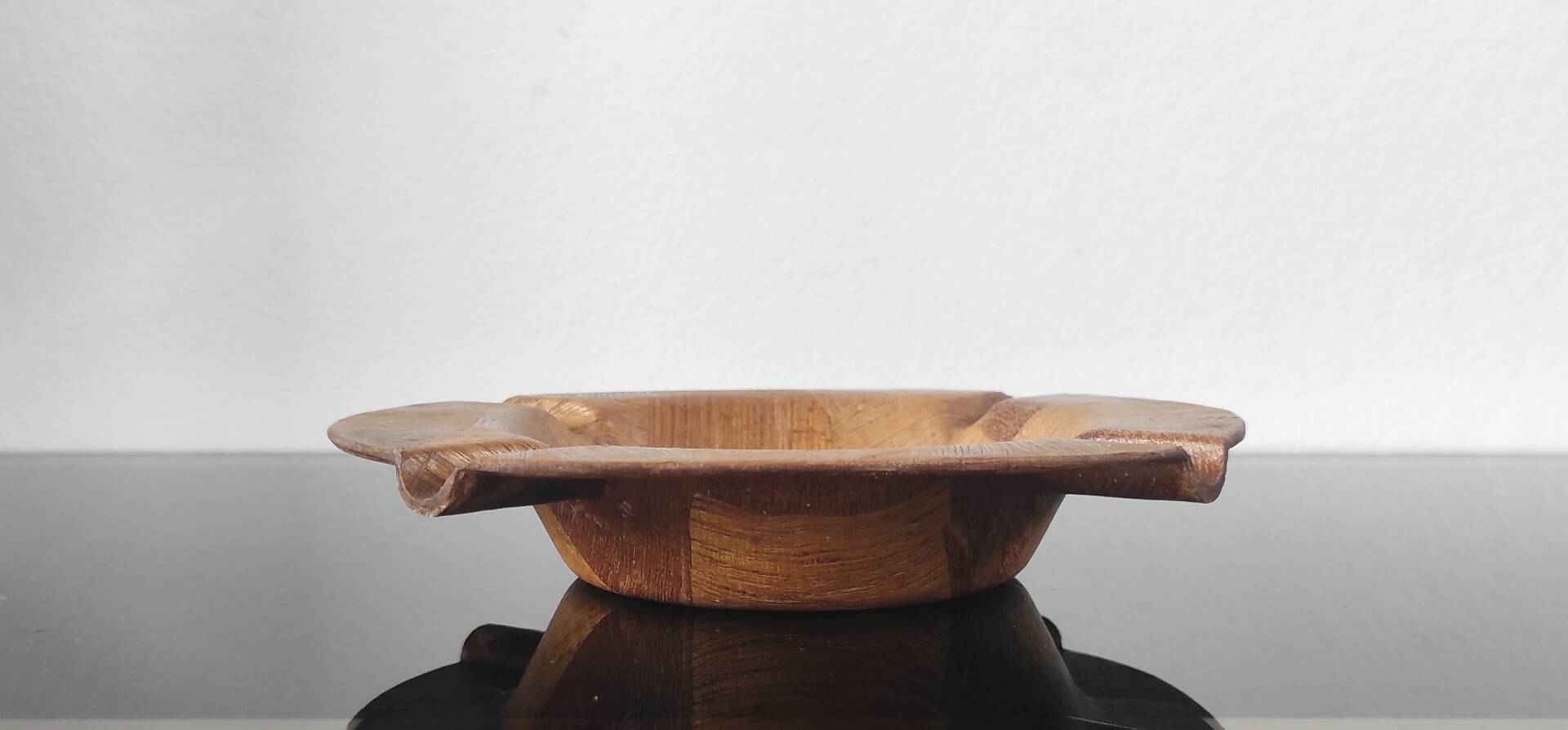 Vintage wooden inlaid ashtray or pocket tray – Design