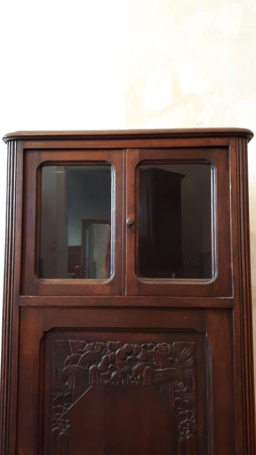 Showcase furniture from the 1930s