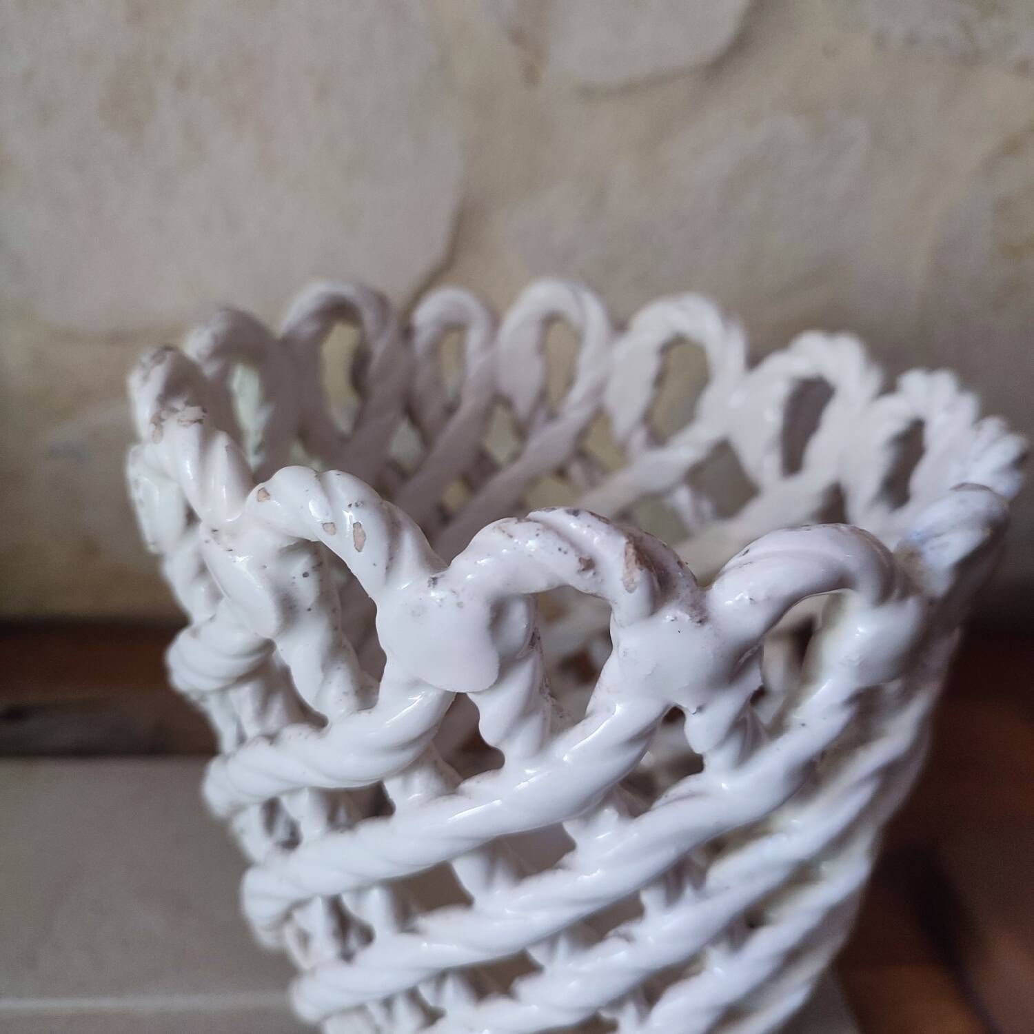 Woven earthenware flowerpot