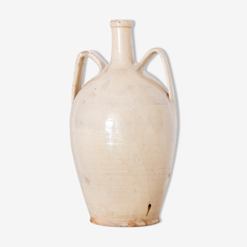 Vase antique en céramique blanche