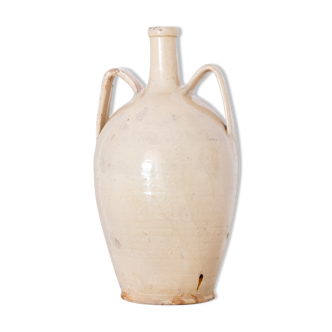 Vase antique en céramique blanche