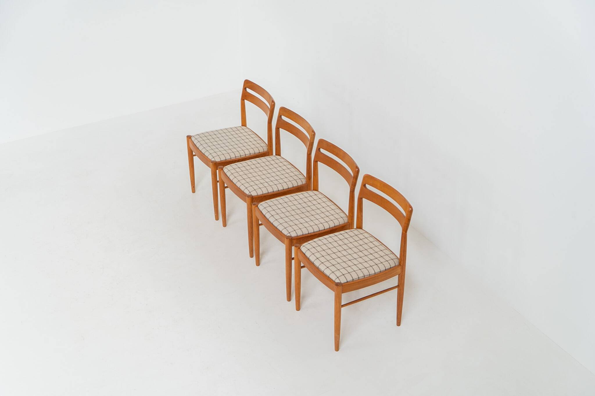 Ensemble de 4 chaises de salle à manger par H.W. Klein pour Bramin