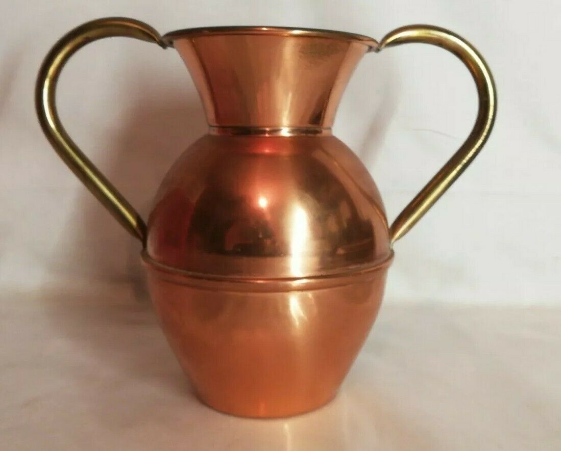 Ancien vase en cuivre avec anses