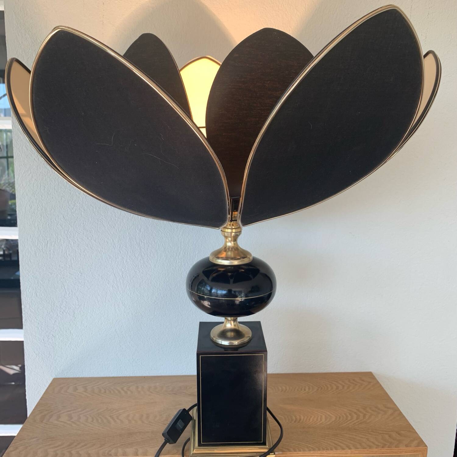 ▪️The Dolphin Lamp Jennings Lotus Lampshade Hollywood Rengency