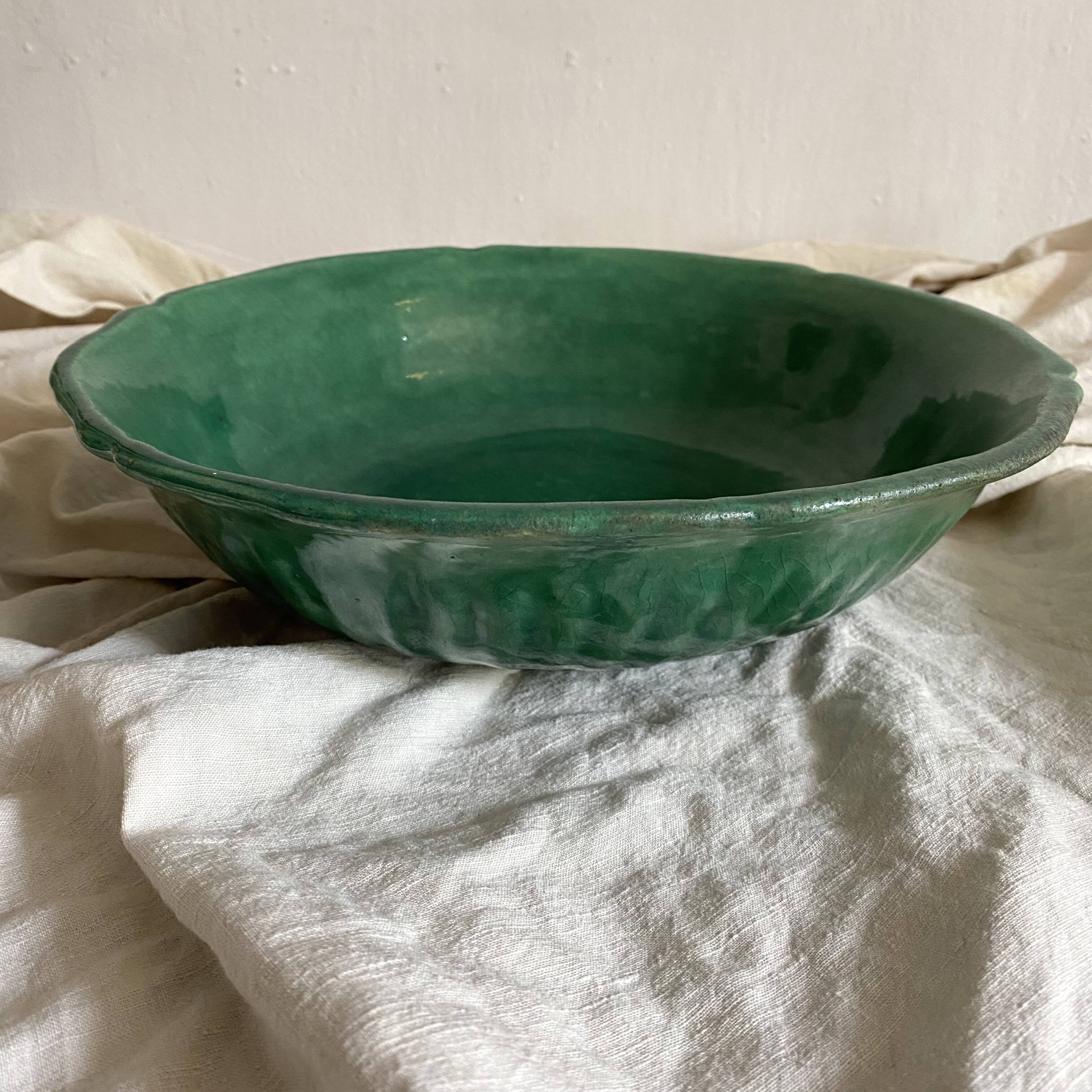 Salad bowl, fruit bowl in green ceramic