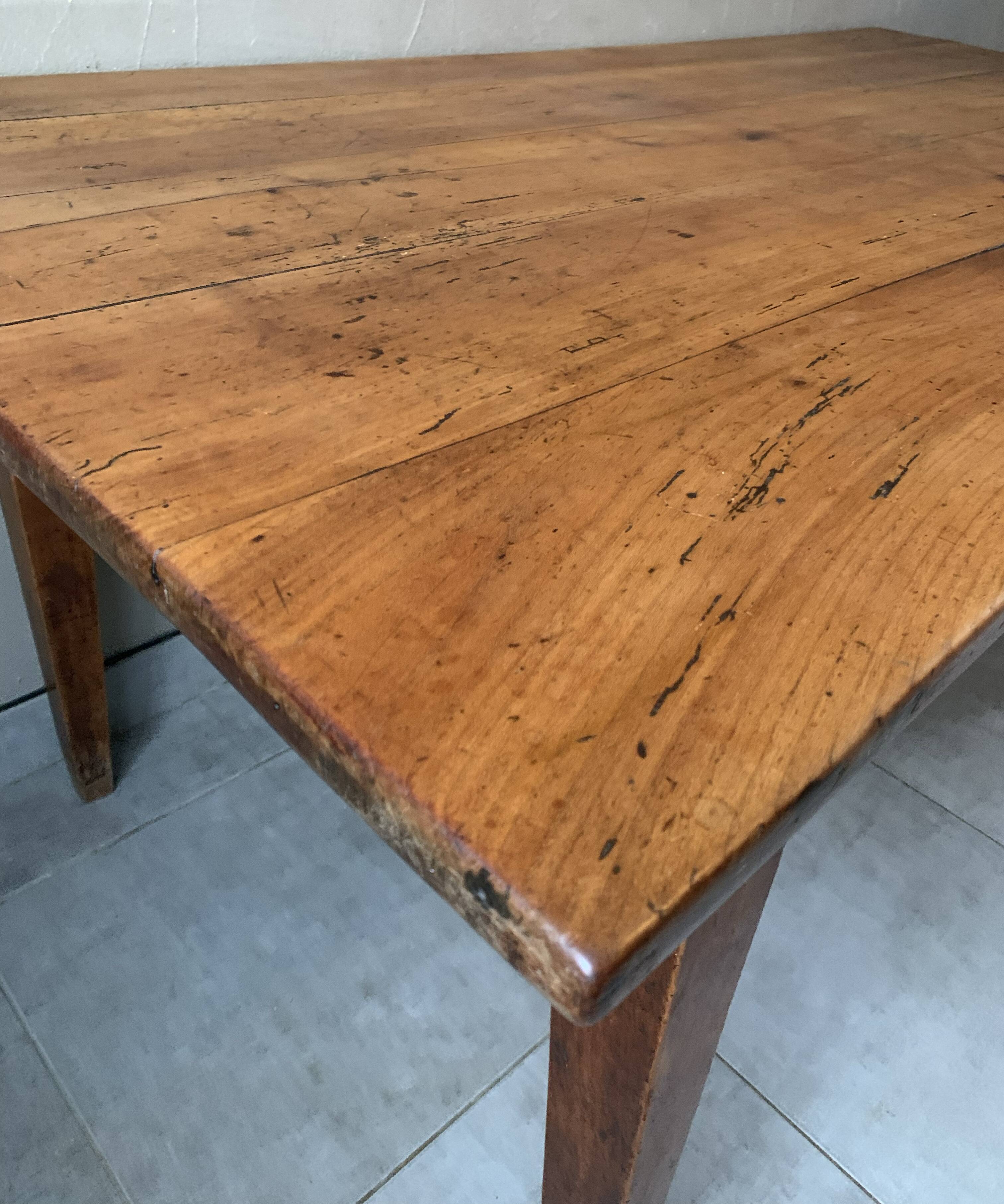 Large vintage farmhouse table from the 50s in solid wood (oak)