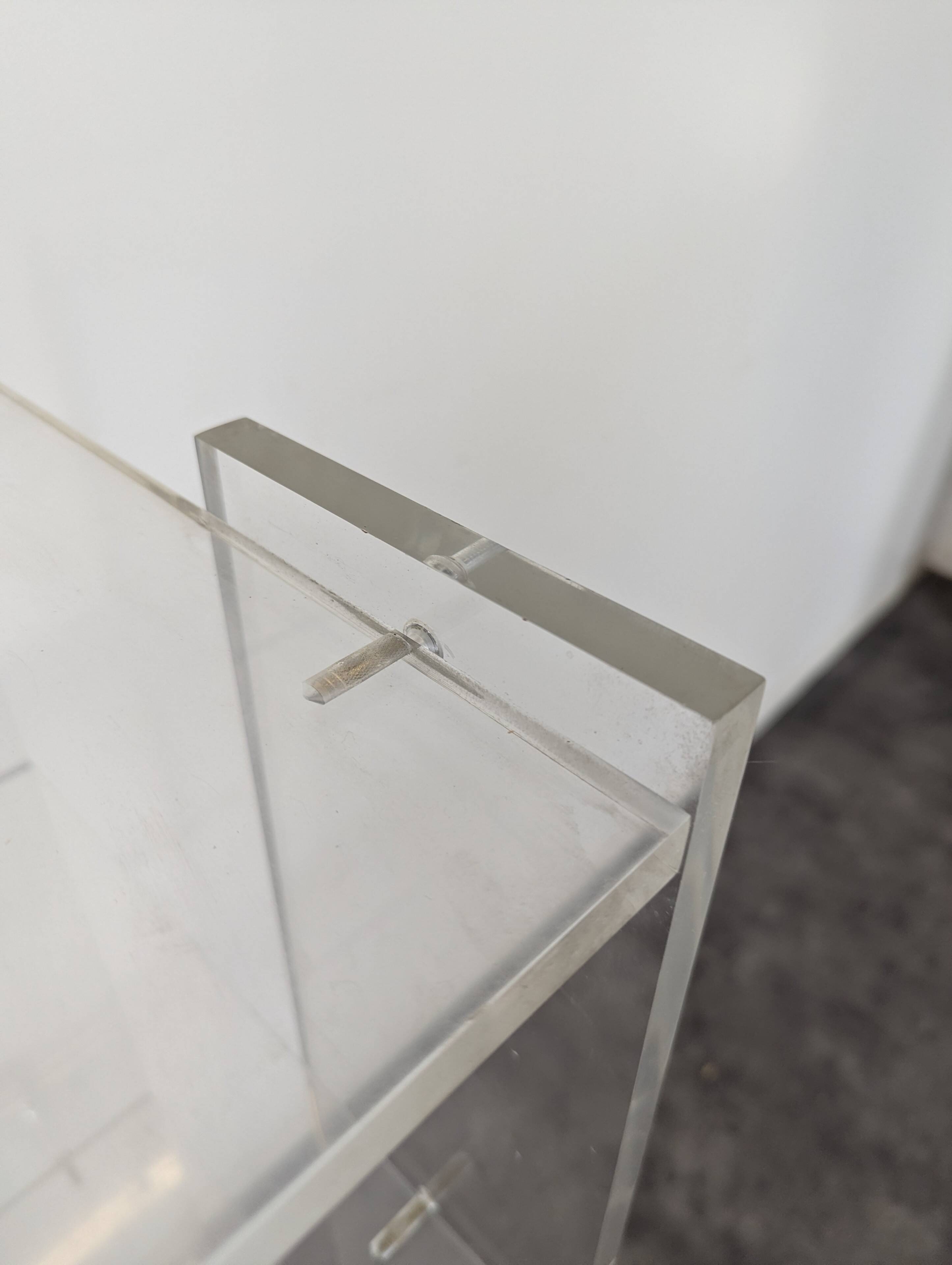 Etagere roulante en plexiglas Marais International