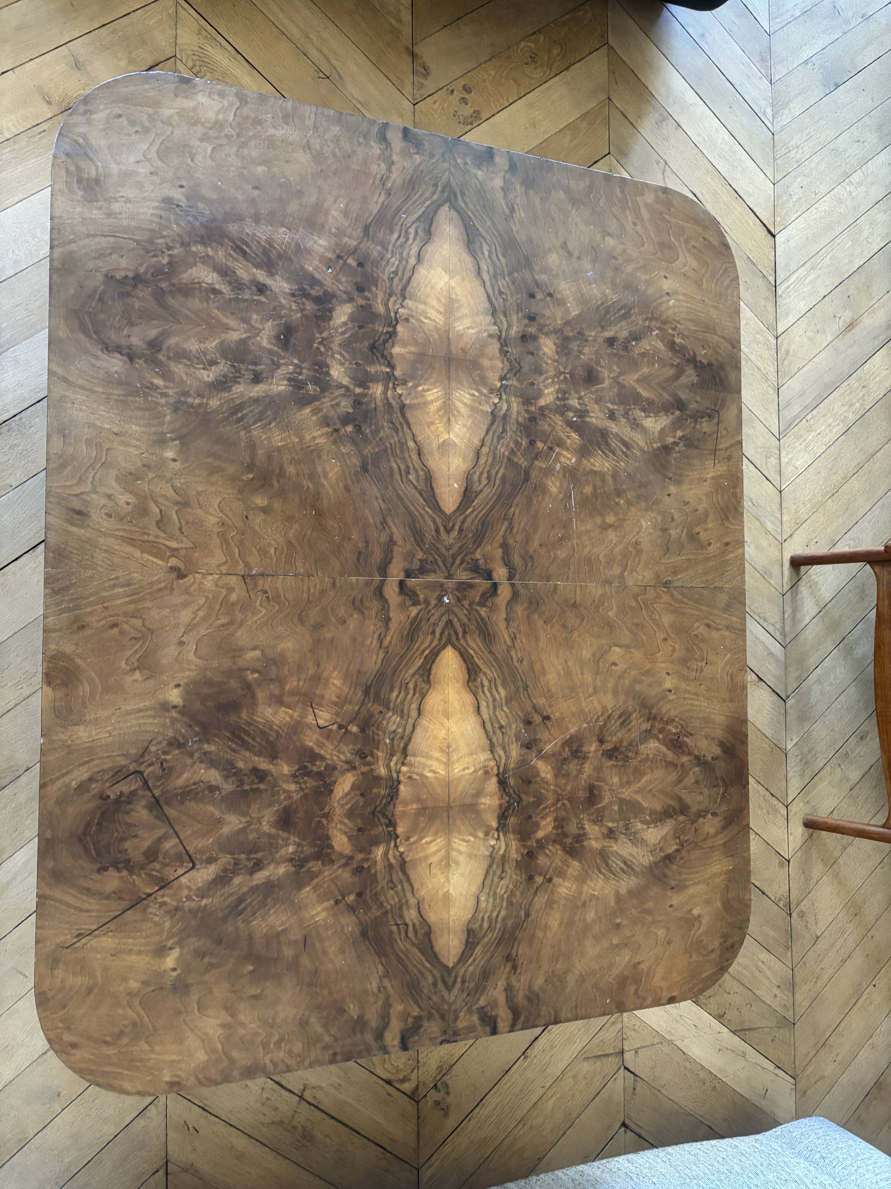 Solid wood coffee table in lacquered elm burl, inspired by Willy Rizzo.