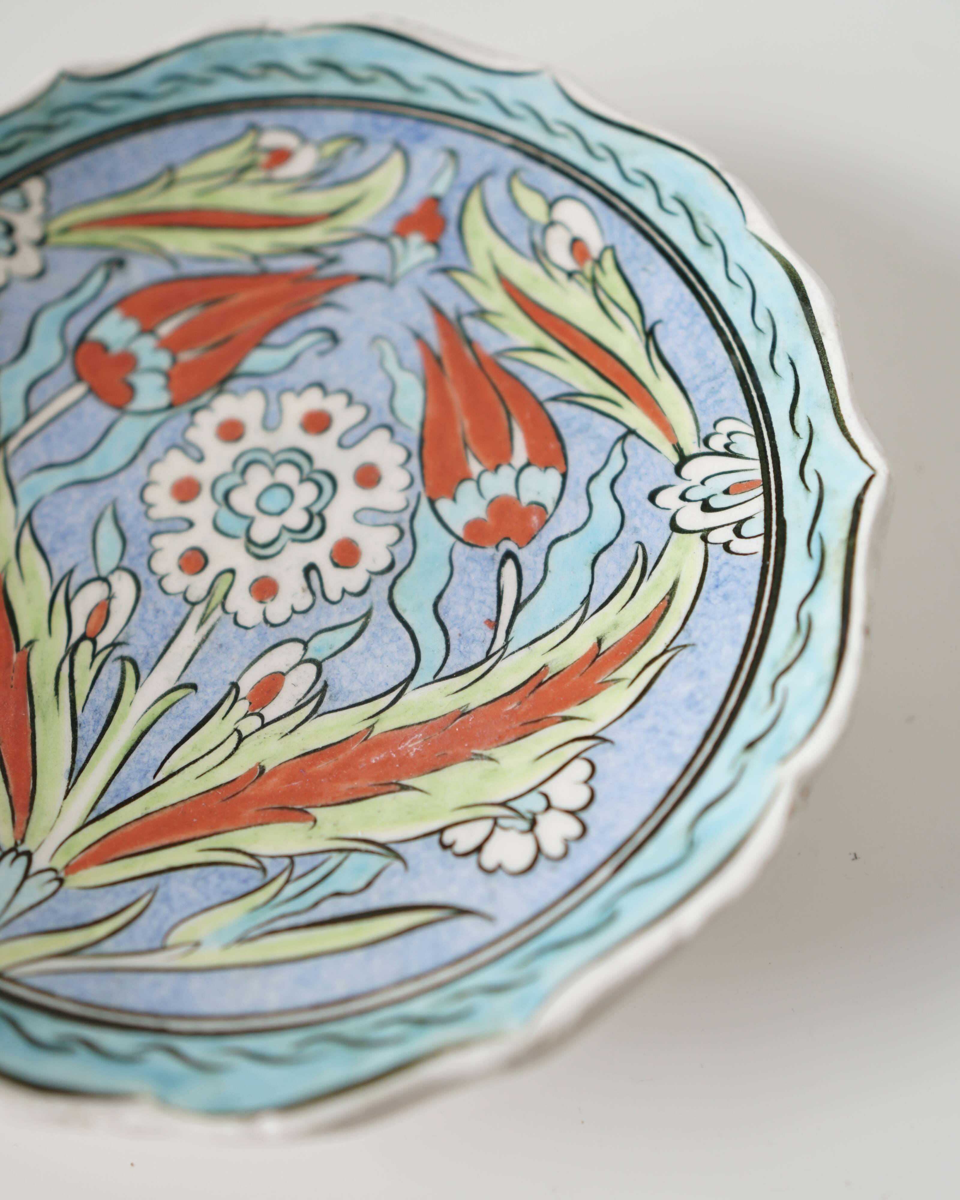 Decorative earthenware plate - hand-painted by İkbal Çini - Kütah