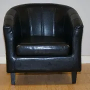 Fauteuil moderne en similicuir noir