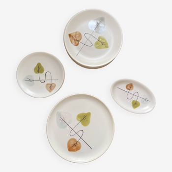 Eléments d'un service de table vintage, années 50, élégant motif à feuilles