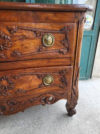 18th century provencal chest of drawers with openwork cross-borders in nyer