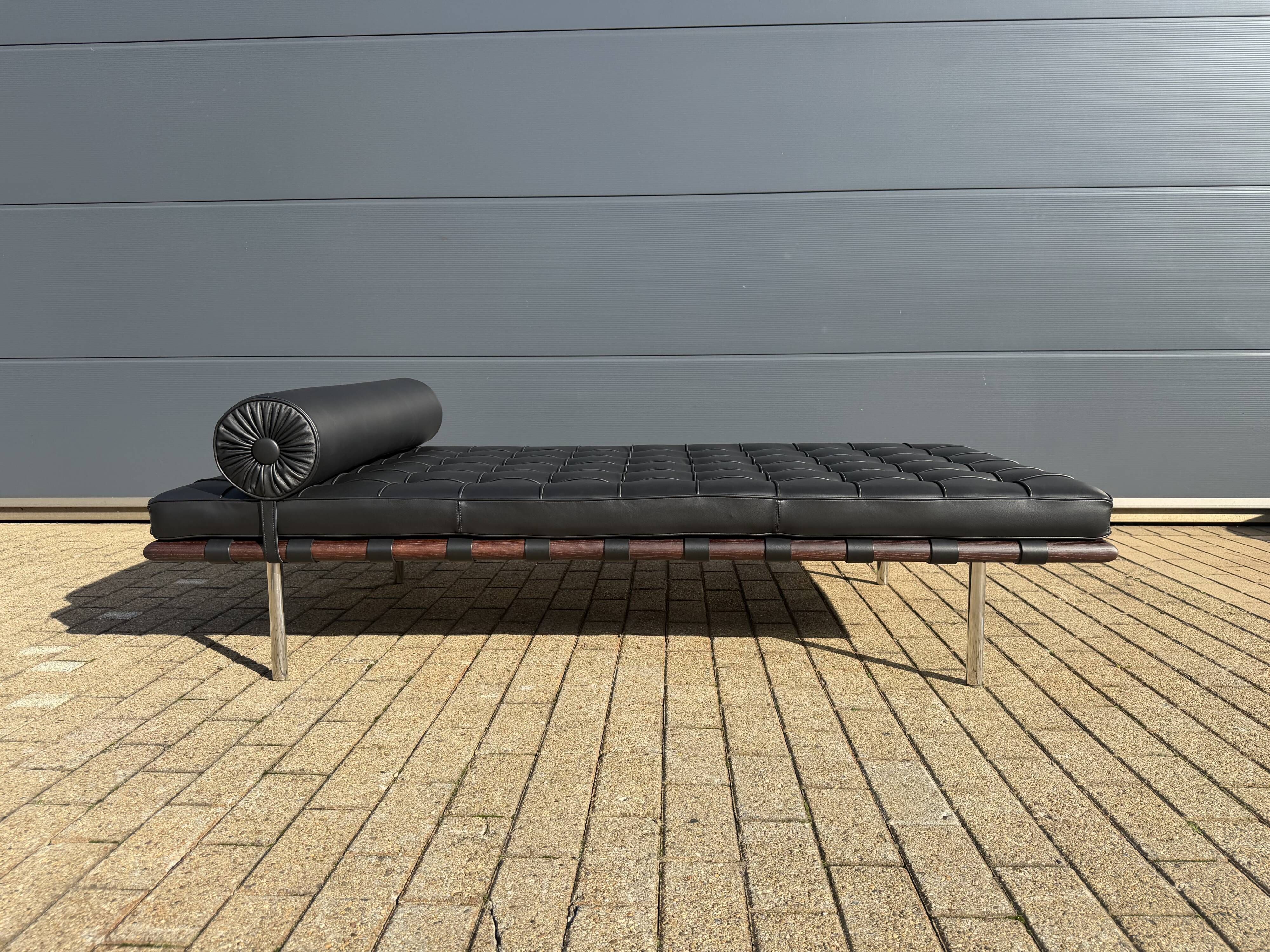 Knoll Barcelona Daybed Black Sabrina leather AS NEW!! Mies van der Rohe