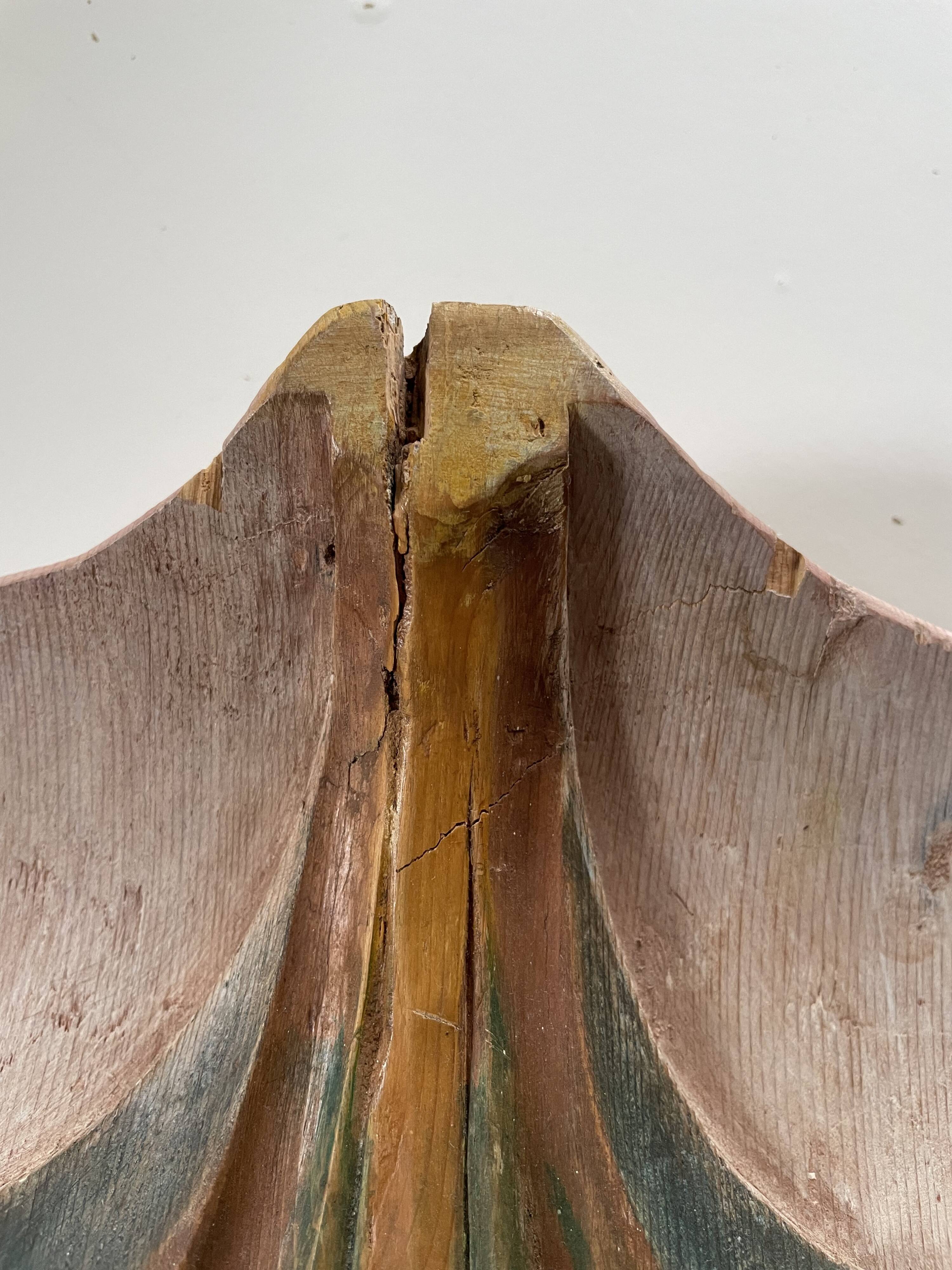 Panneau ancien en bois sculpté au décor de feuillage