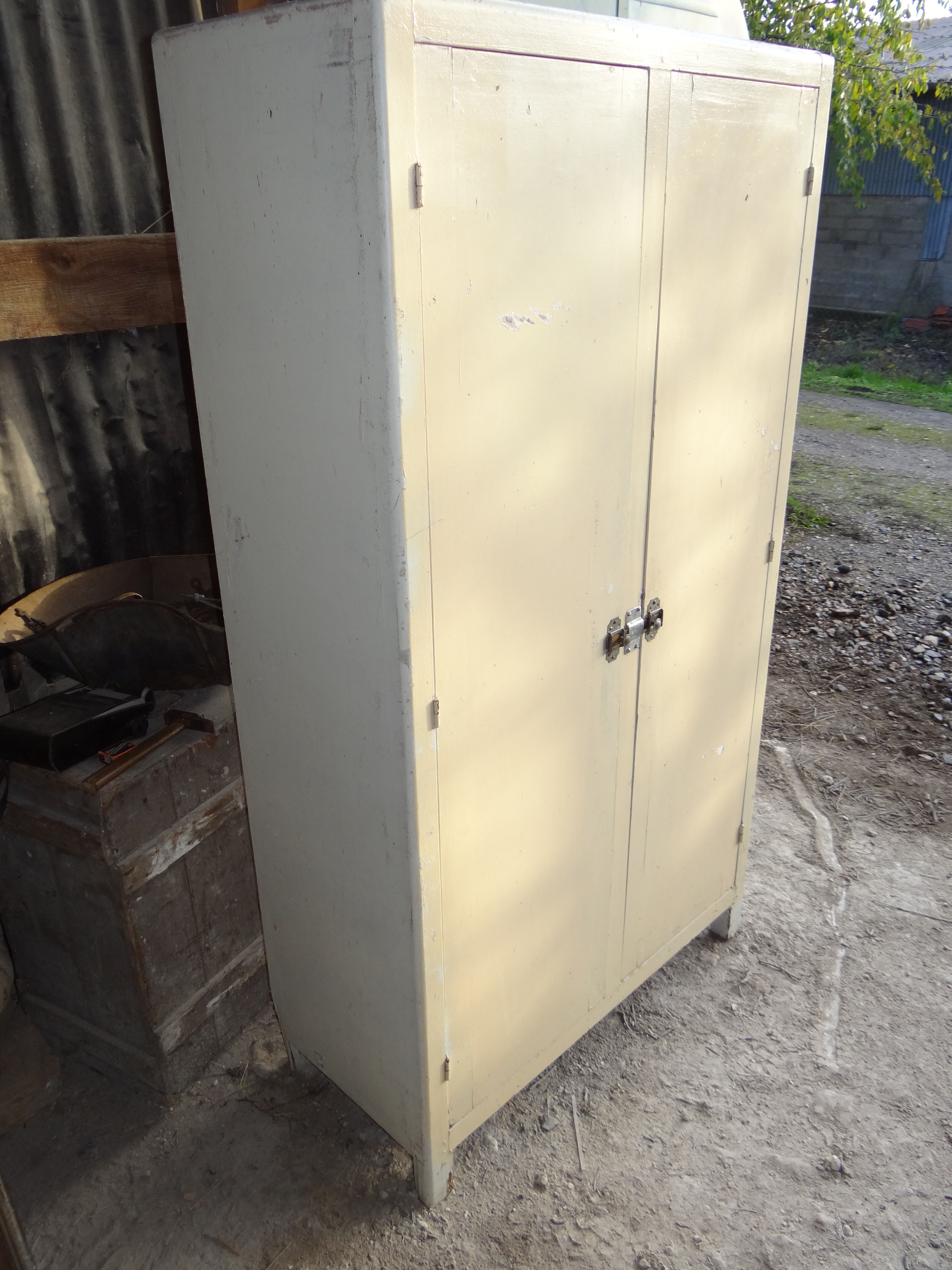 1950s Parisian wardrobe