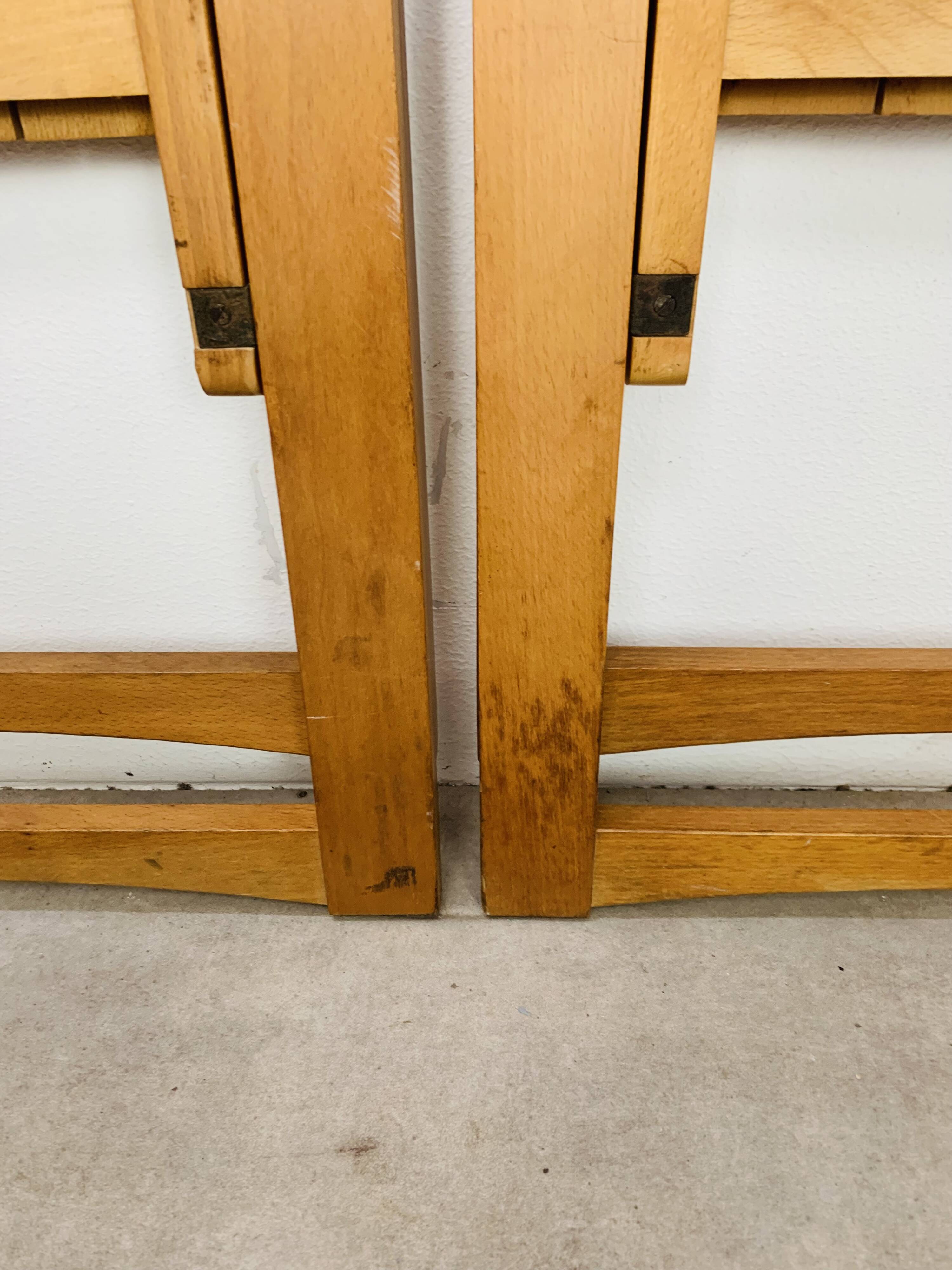 Paire de chaises pliantes par Aldo Jacober, bois, années 60