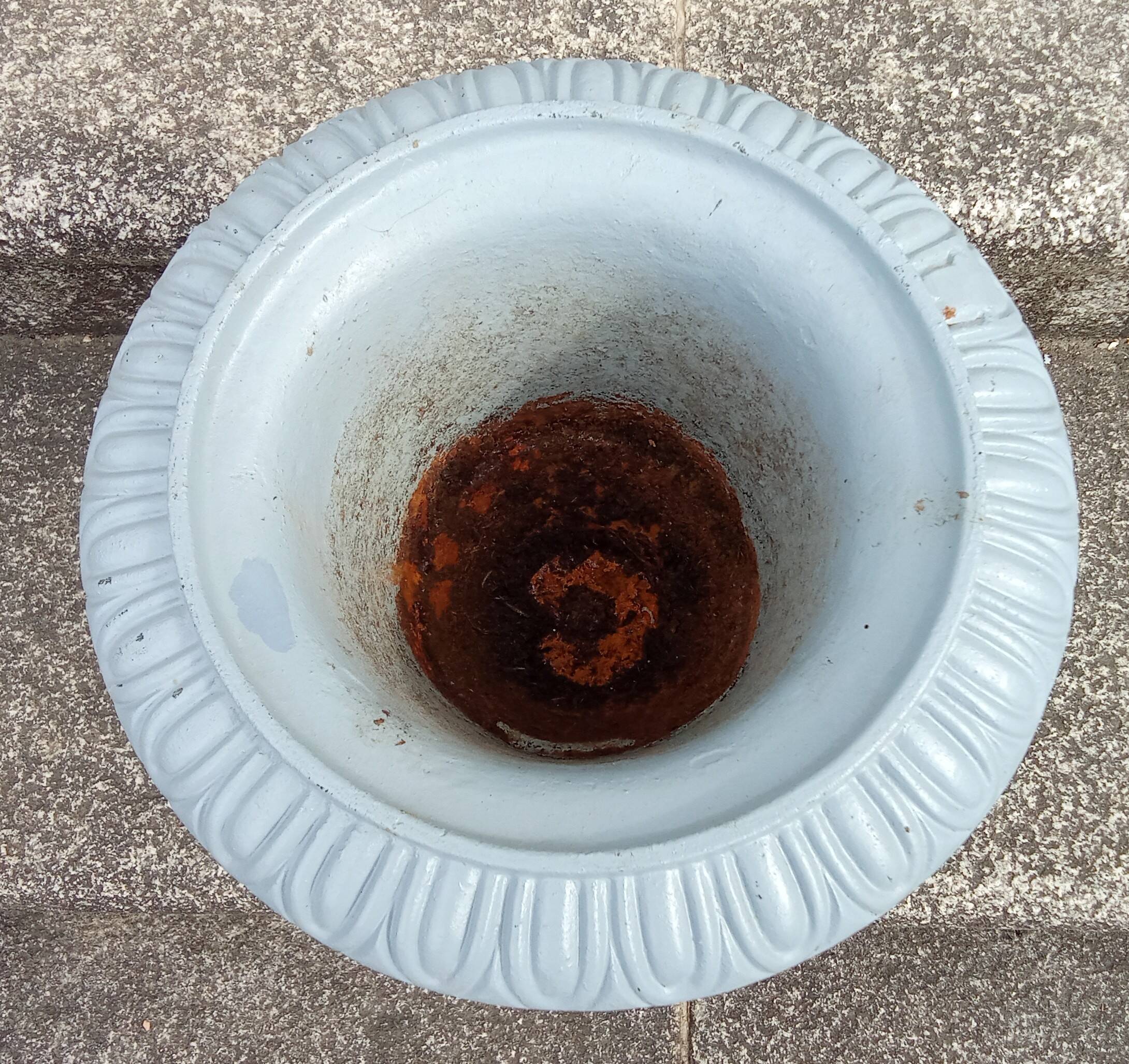 Ancient Médicis vase in cast iron